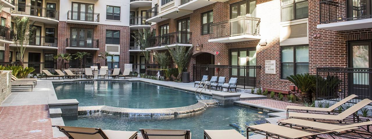 Houston Condo: 2302 Mid Ln