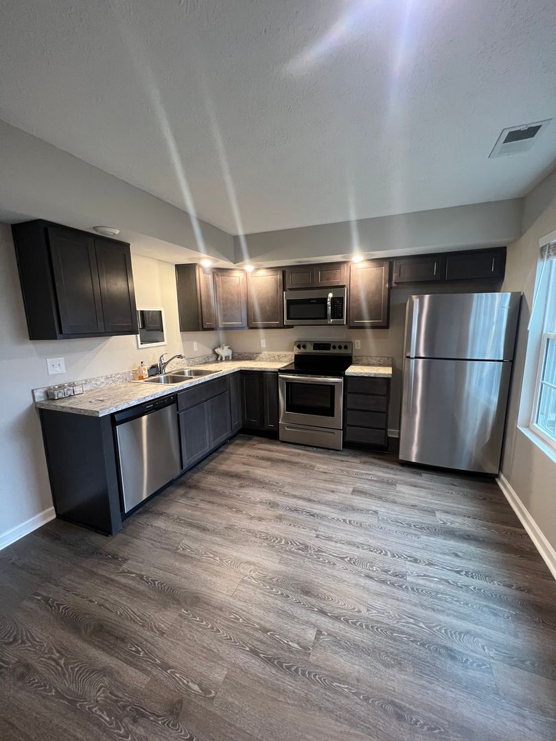 Lexington Condo: 409 Darby Creek Road (Z1)