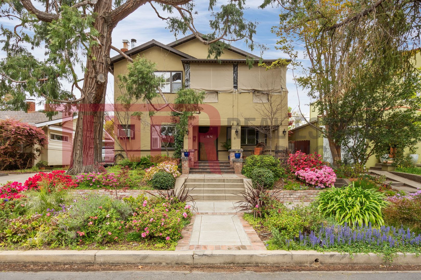 Sacramento House: 2165 Portola Way