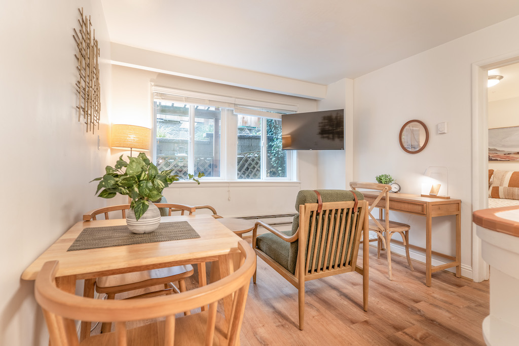 Seattle Condo: 4027 Beach Dr SW