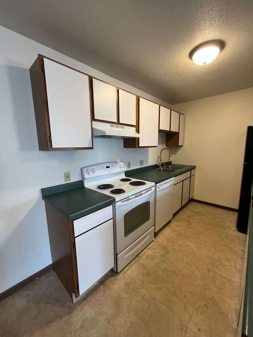 Tomah Apartment: 202 Murdock St