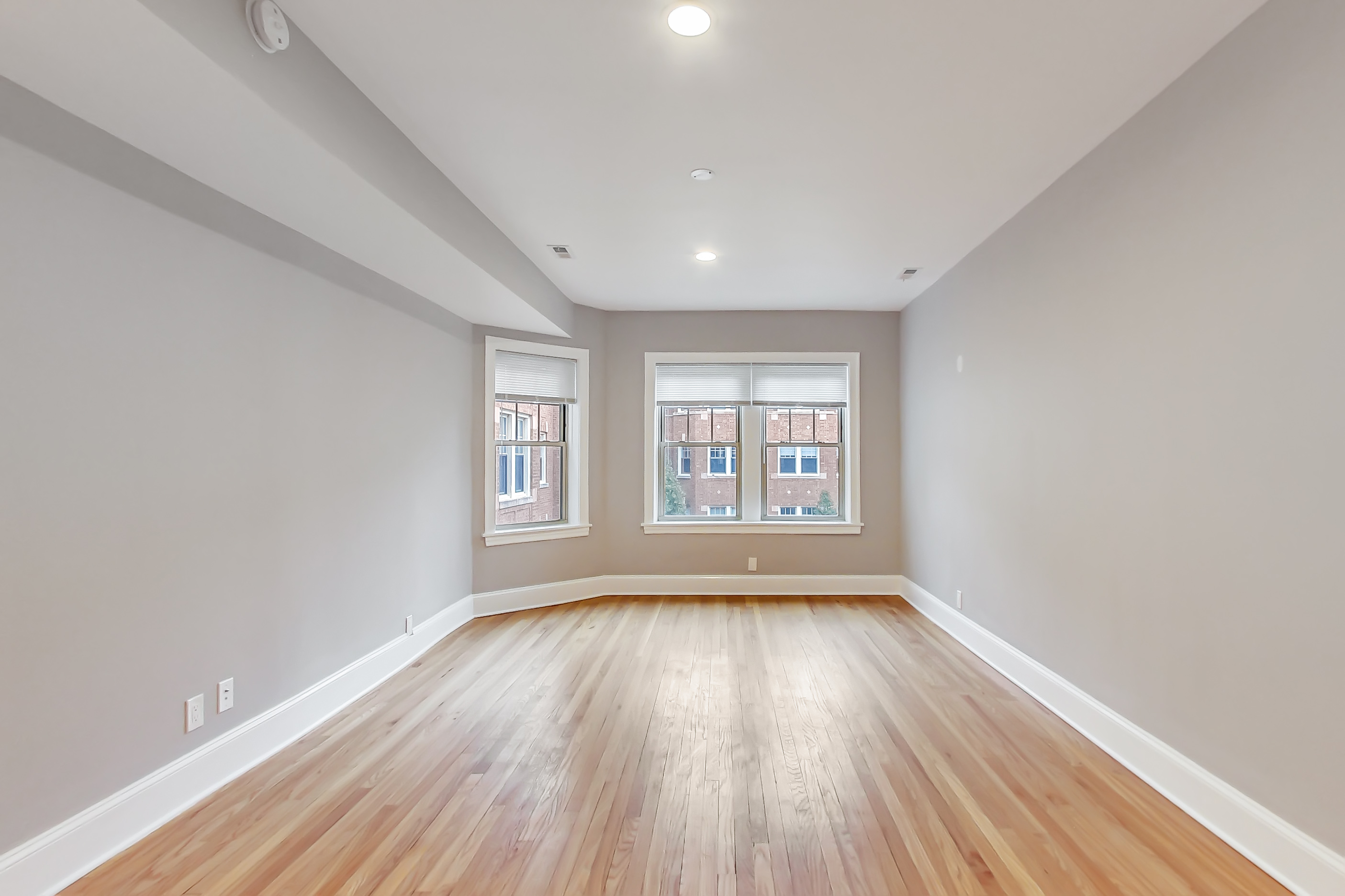 Oak Park Condo: 948 Pleasant Street