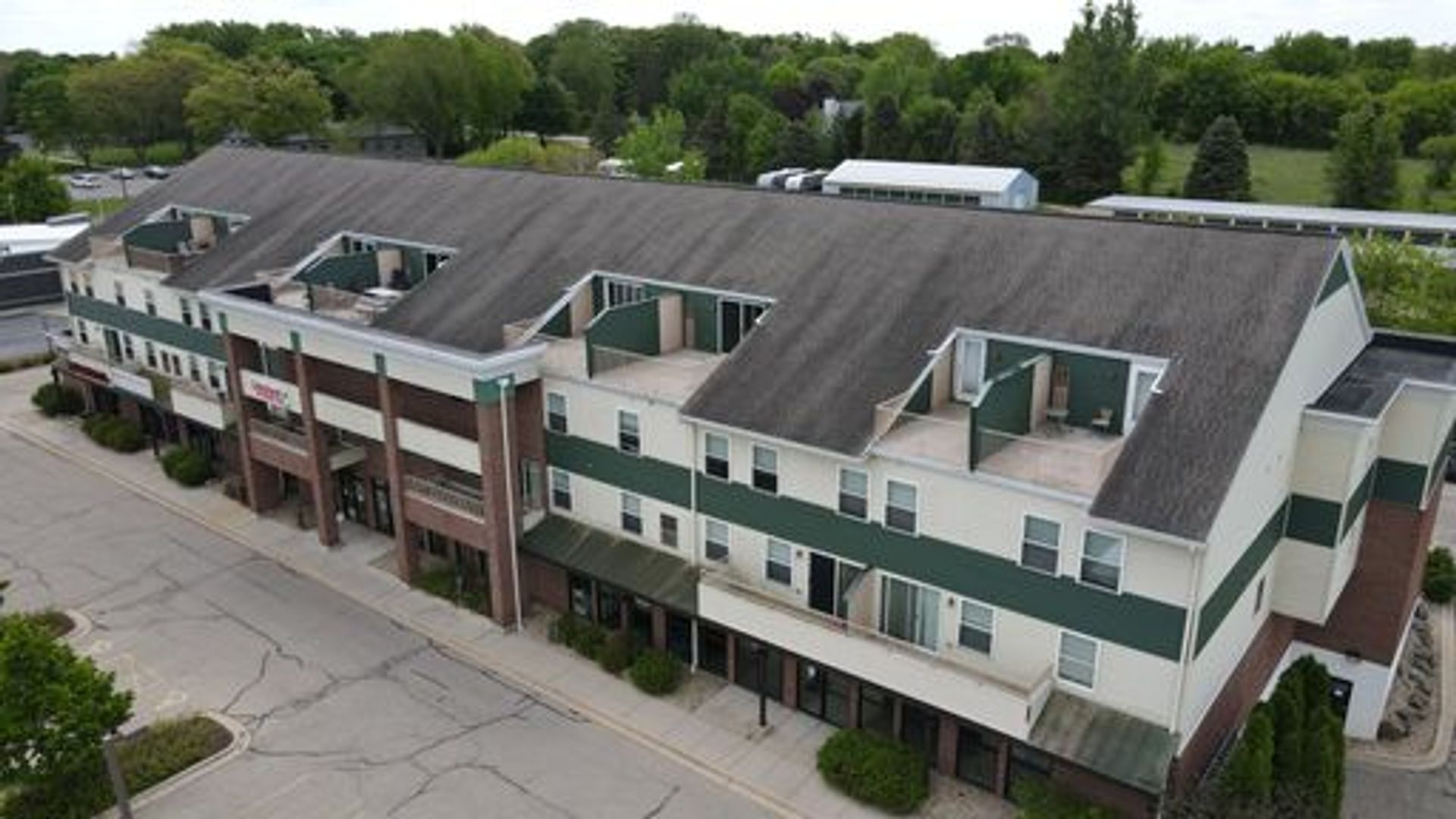 STOUGHTON Apartment: 2125 MCCOMB Rd