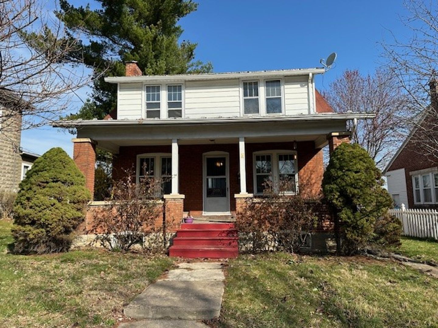 Camp Hill House: 303 E Main St