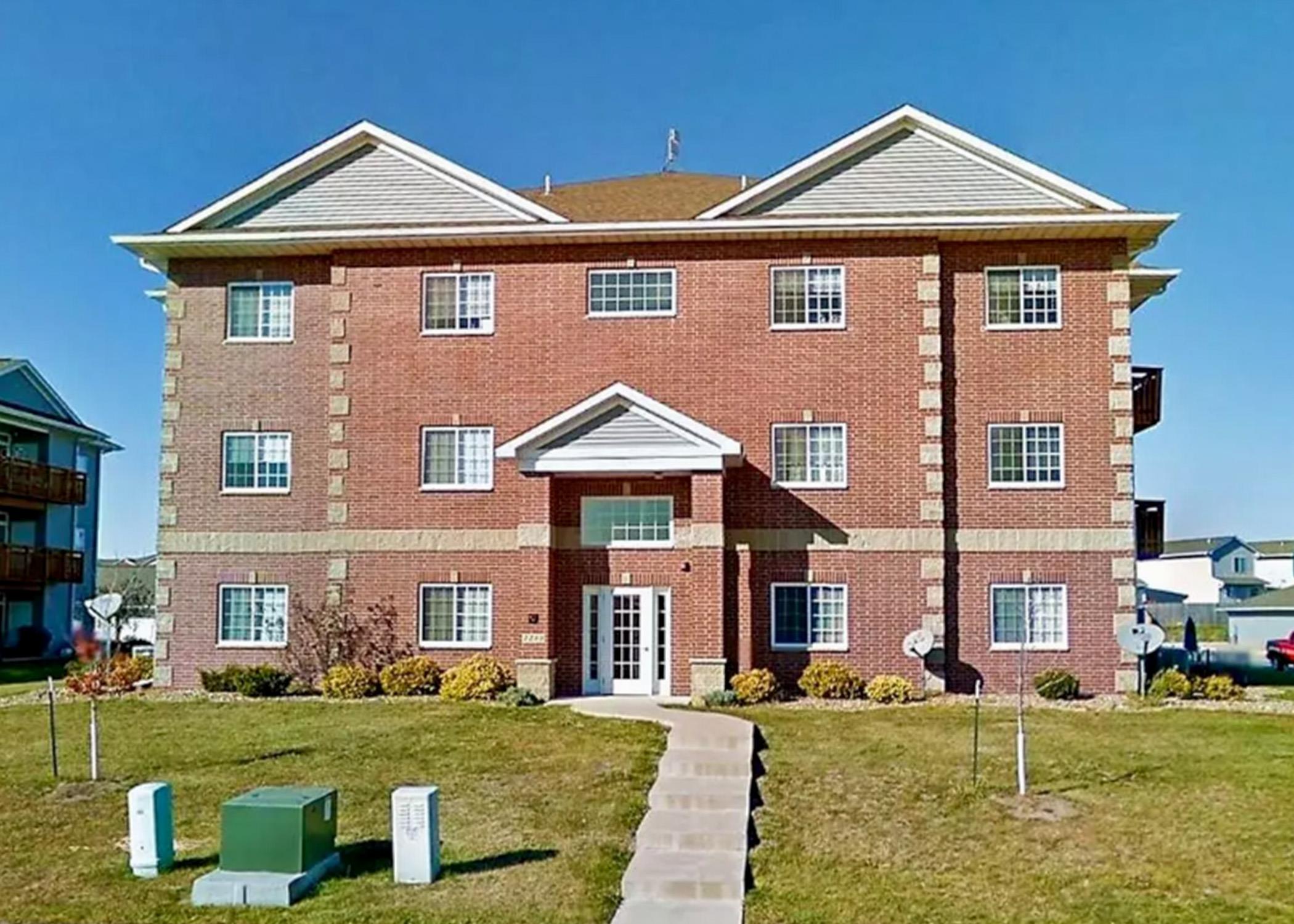 North Liberty Condo: 2210 West Lake Rd