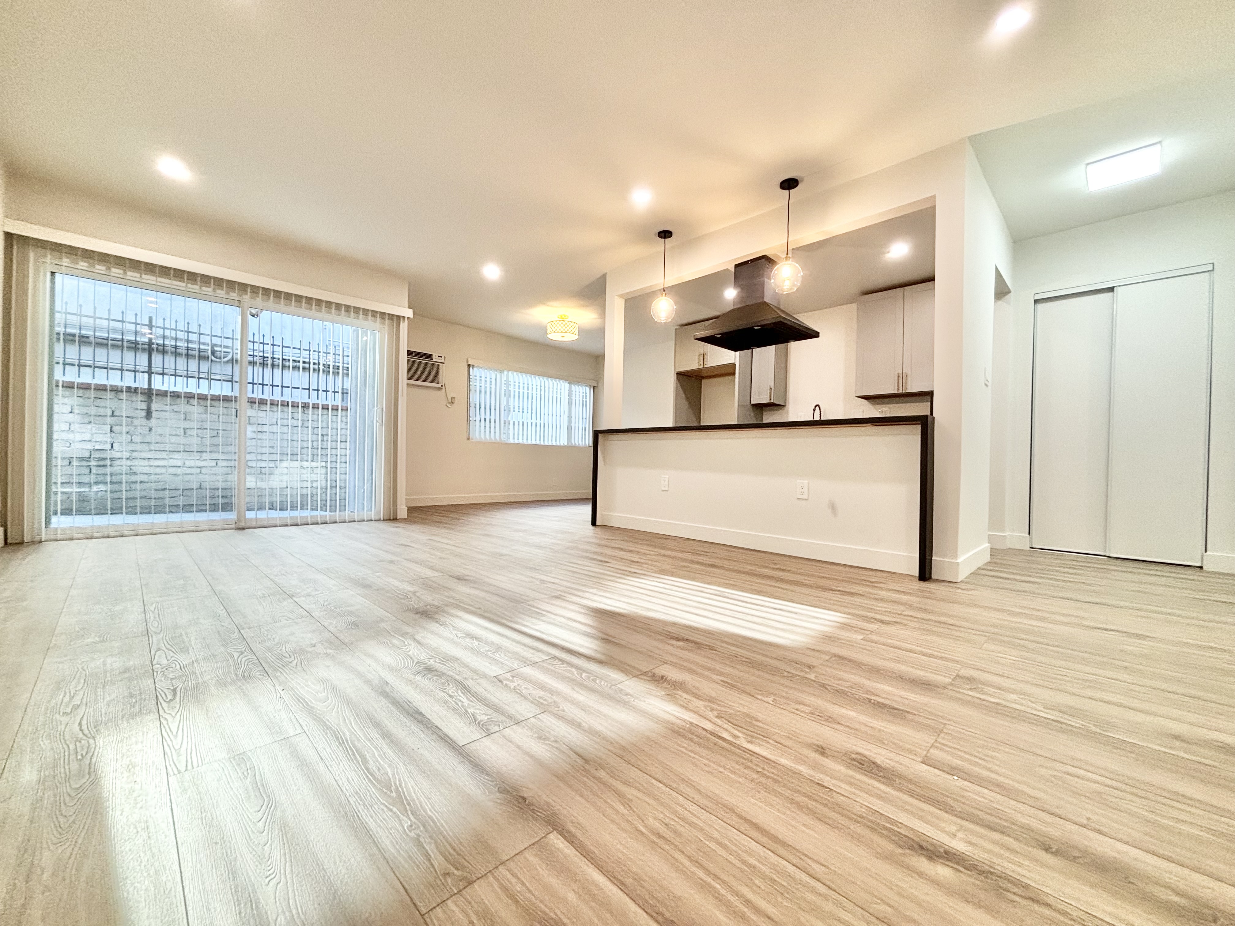 North Hills Apartment: 15534 Chase St