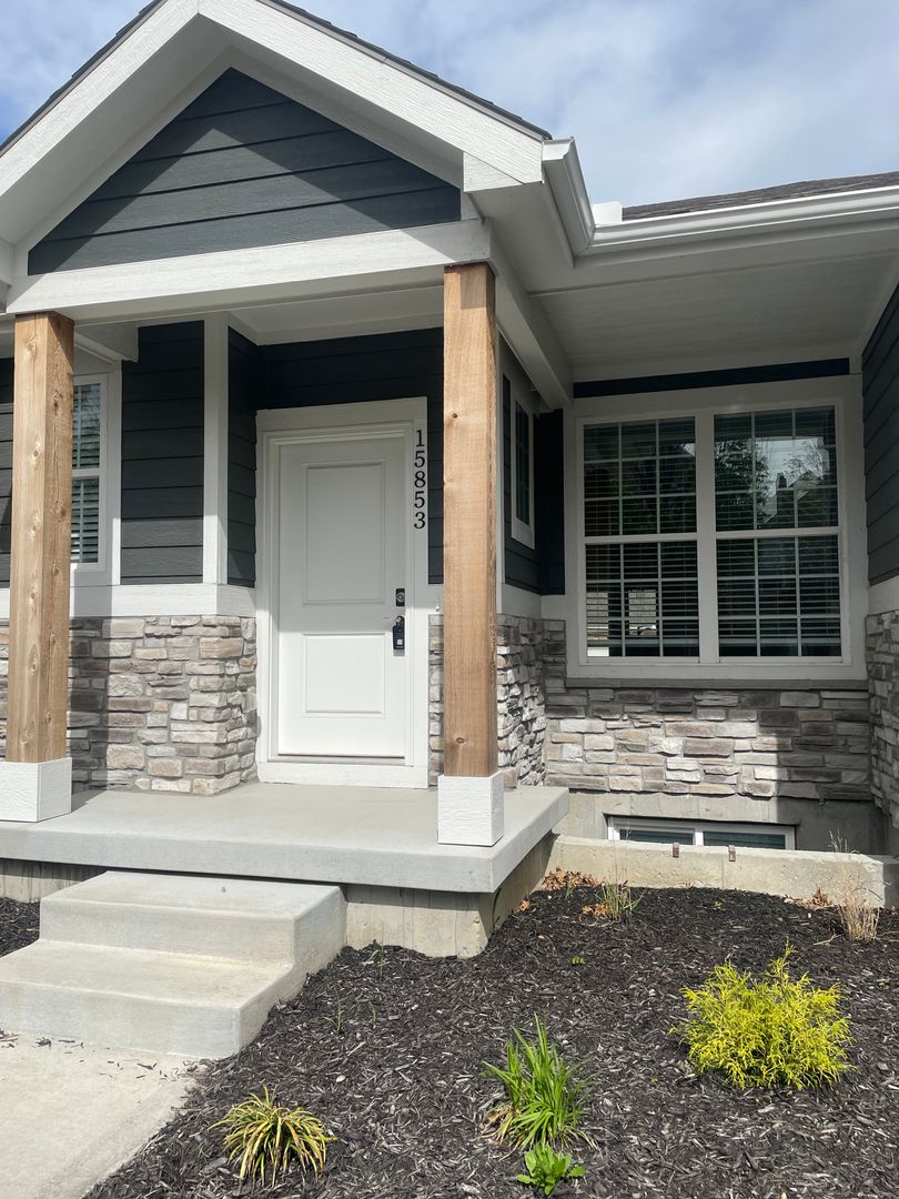 Overland Park Condo: 15853 Foster Street