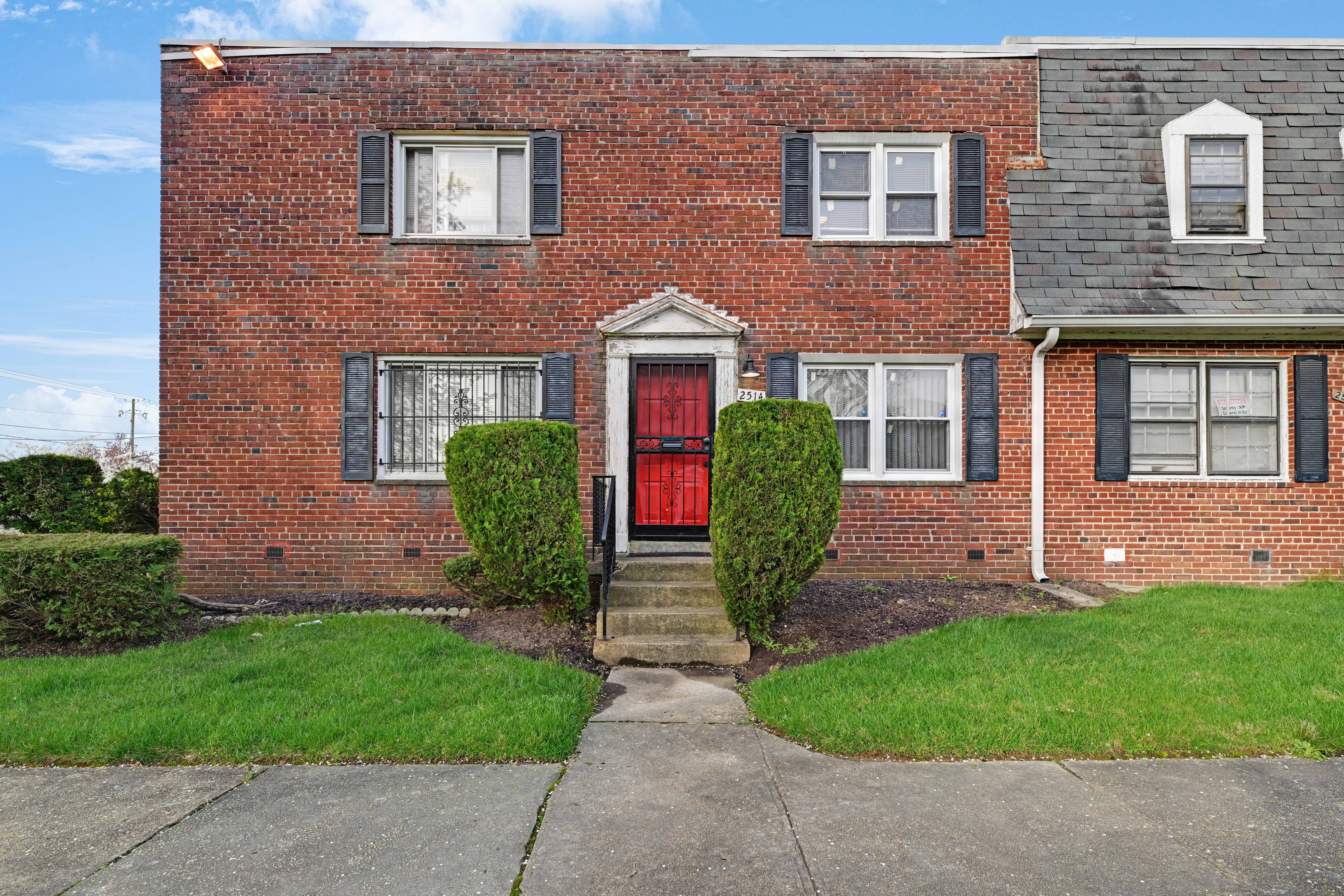 Temple Hills House: 2514 Iverson St