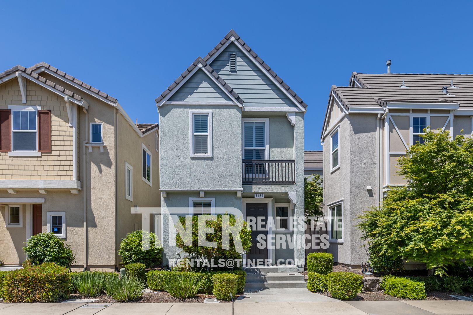 Sacramento House: 3681 Tice Creek Way