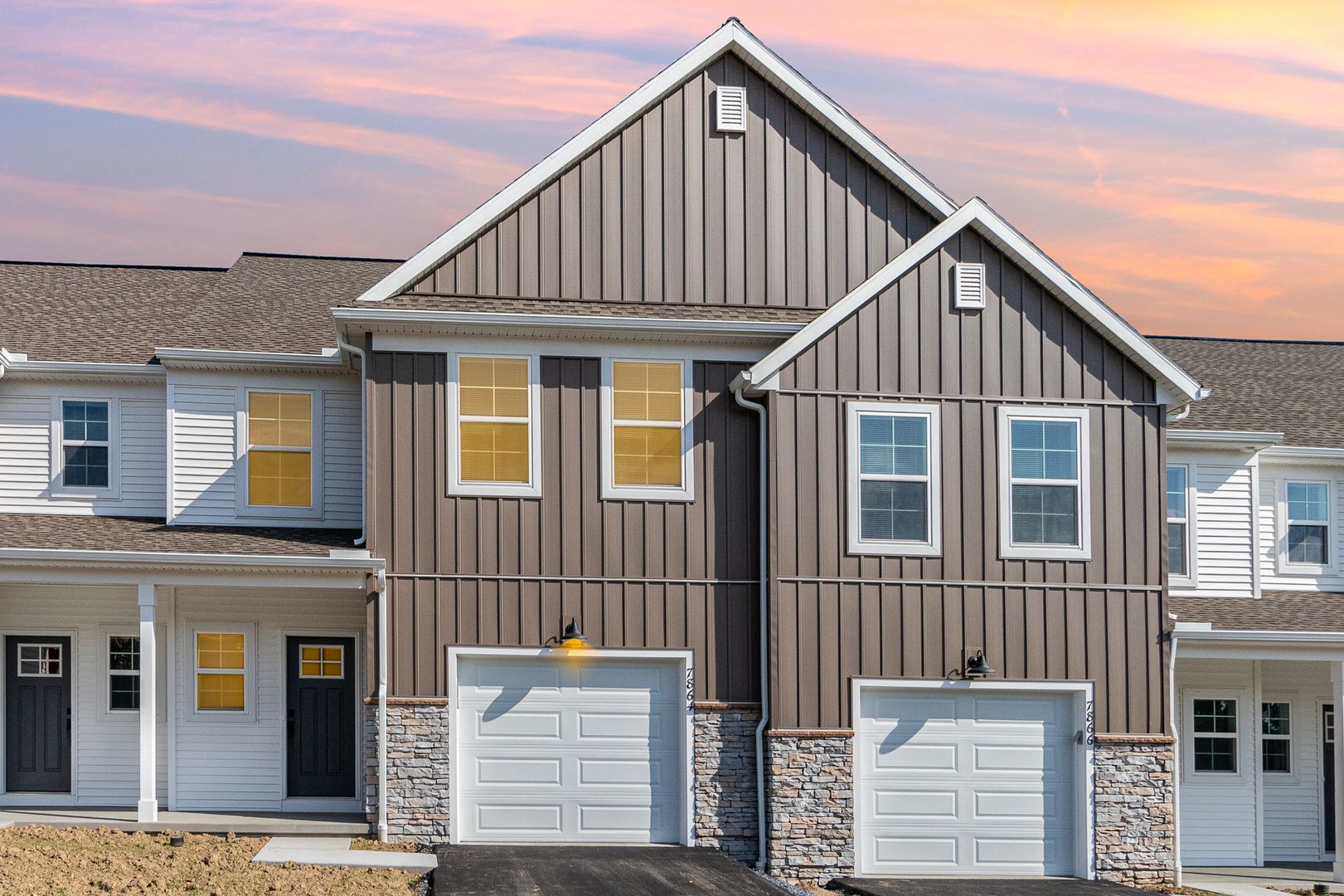 Harrisburg House: 7864 Oak Brook Dr