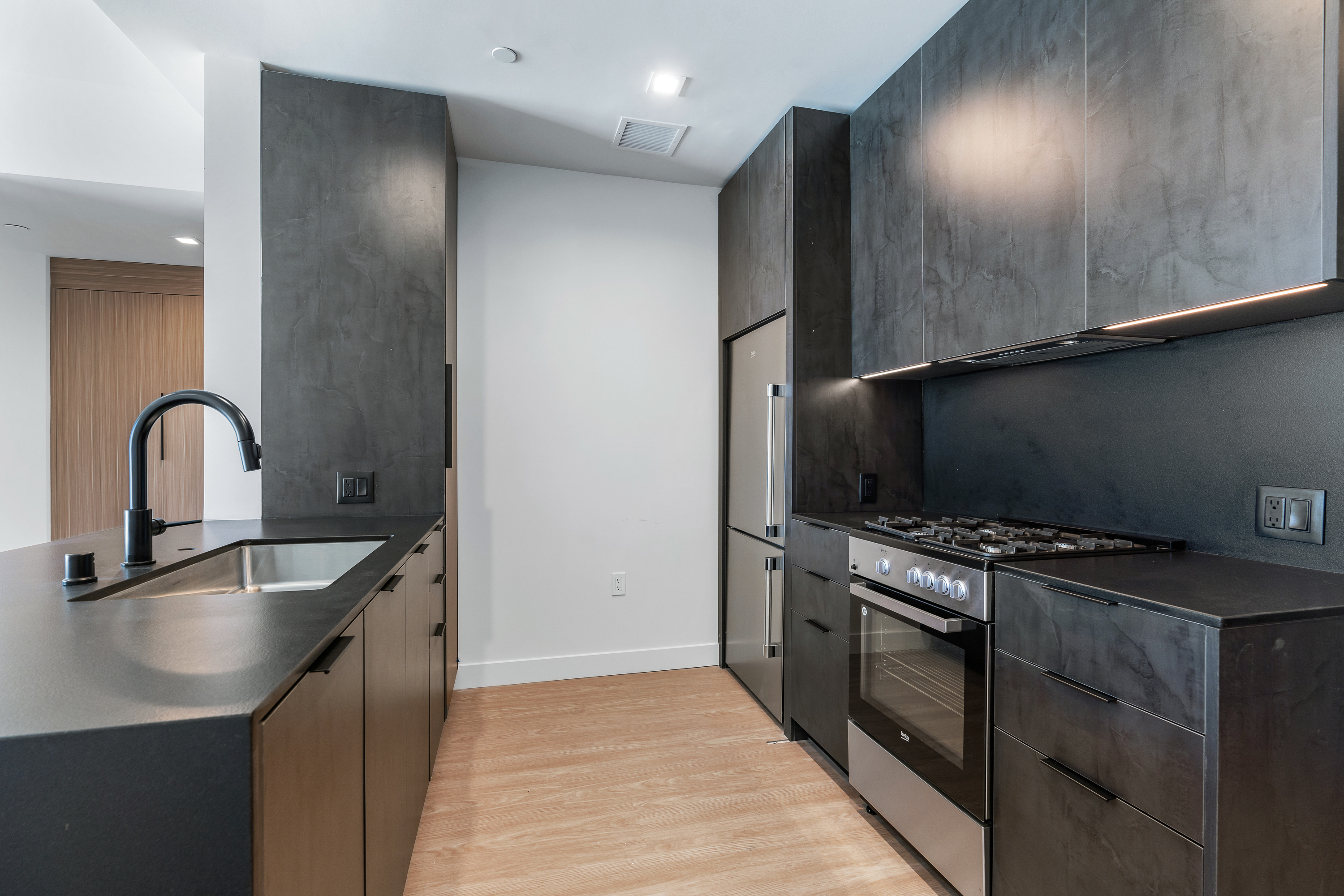 Los Angeles Condo: 3688 Overland Ave