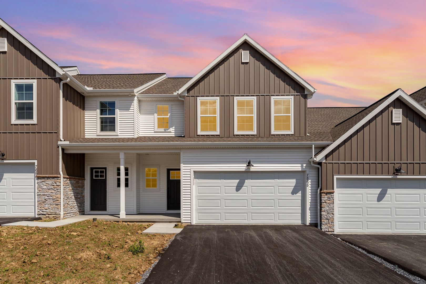 Harrisburg House: 7868 Oak Brook Dr