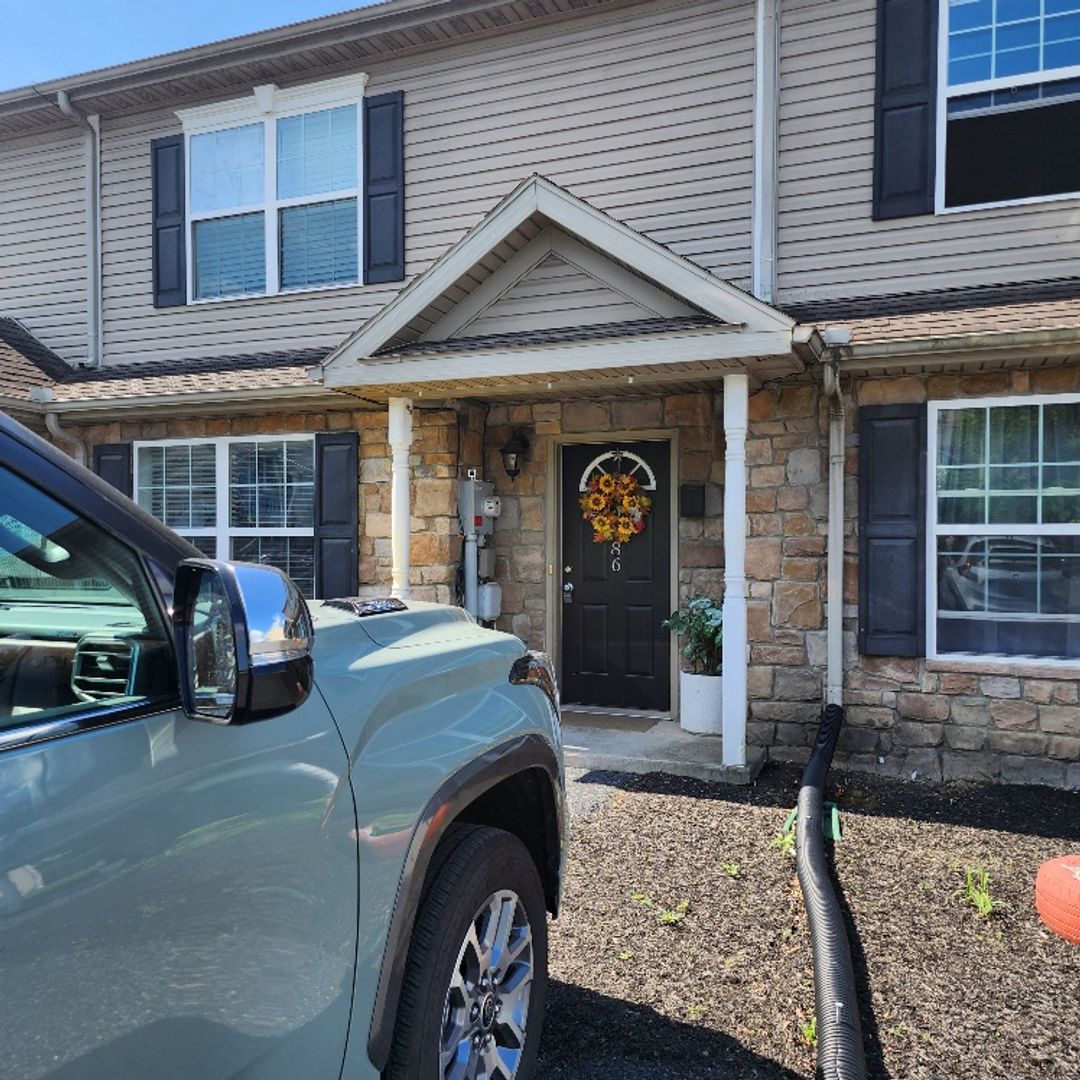 Middletown House: 2086 Market St Ext