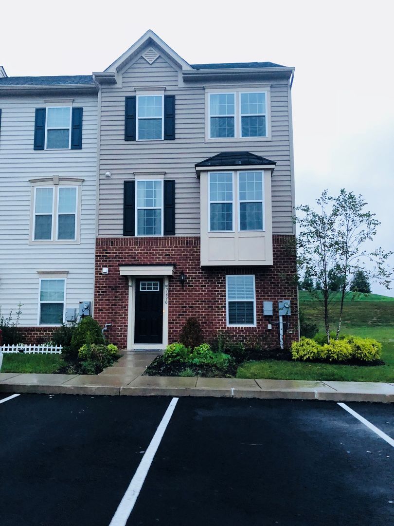 Seven Valleys House: 7890 Erinvale Lane