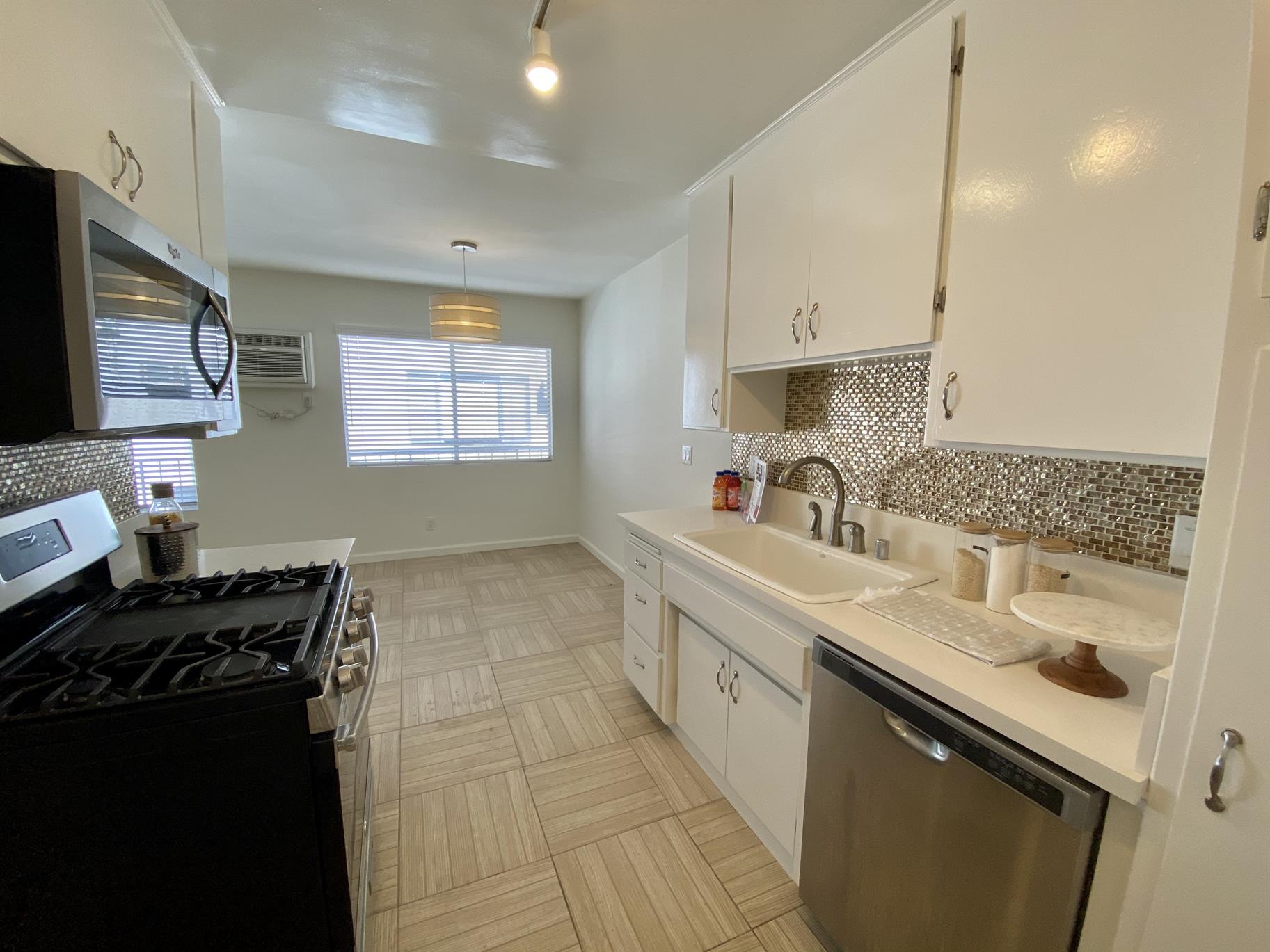 Los Angeles Apartment: 11275 Westminster Ave