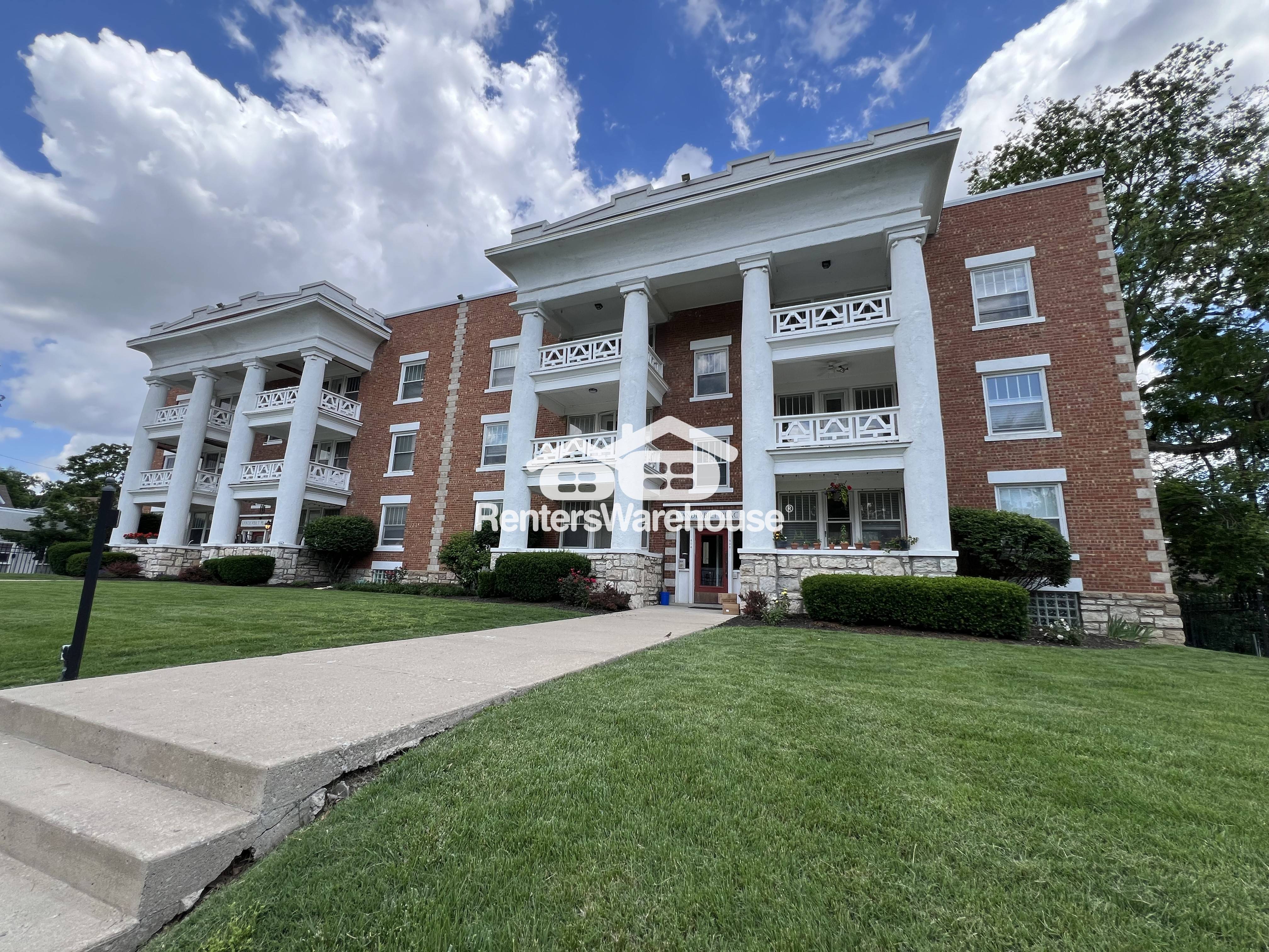 Kansas City Condo: 406 E 43rd St Apt 3E