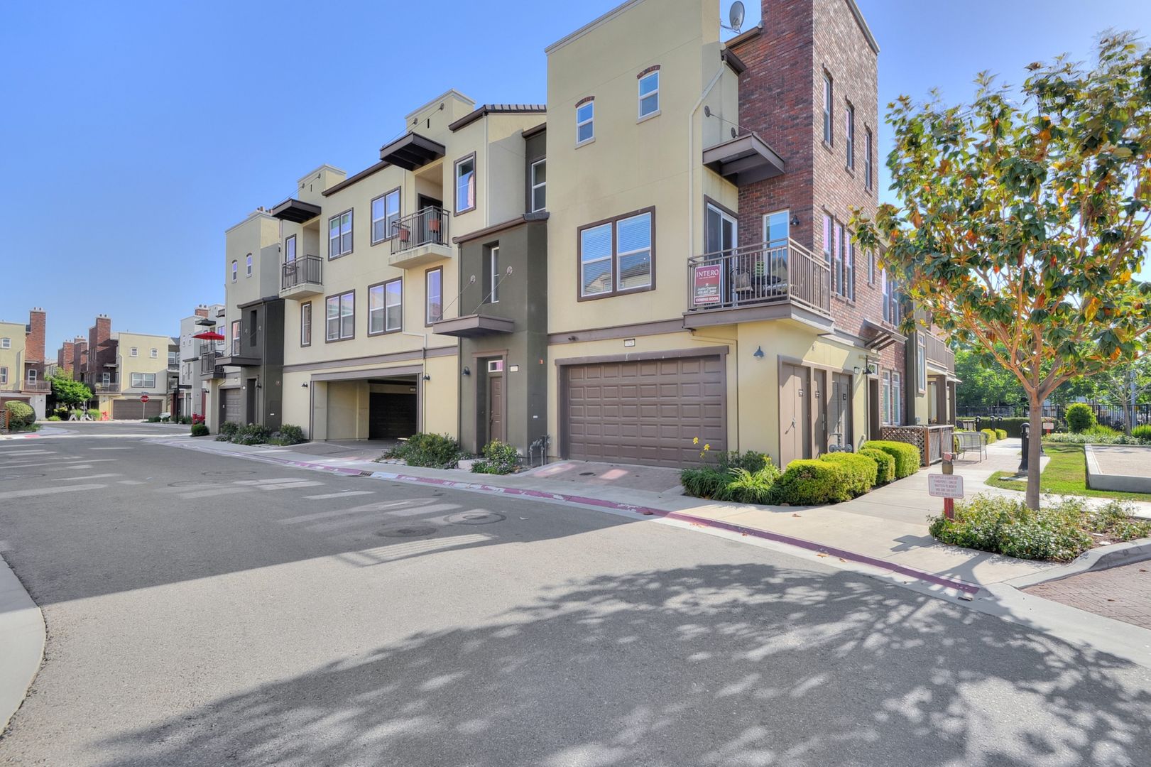 San Jose House: 325 Bautista Pl