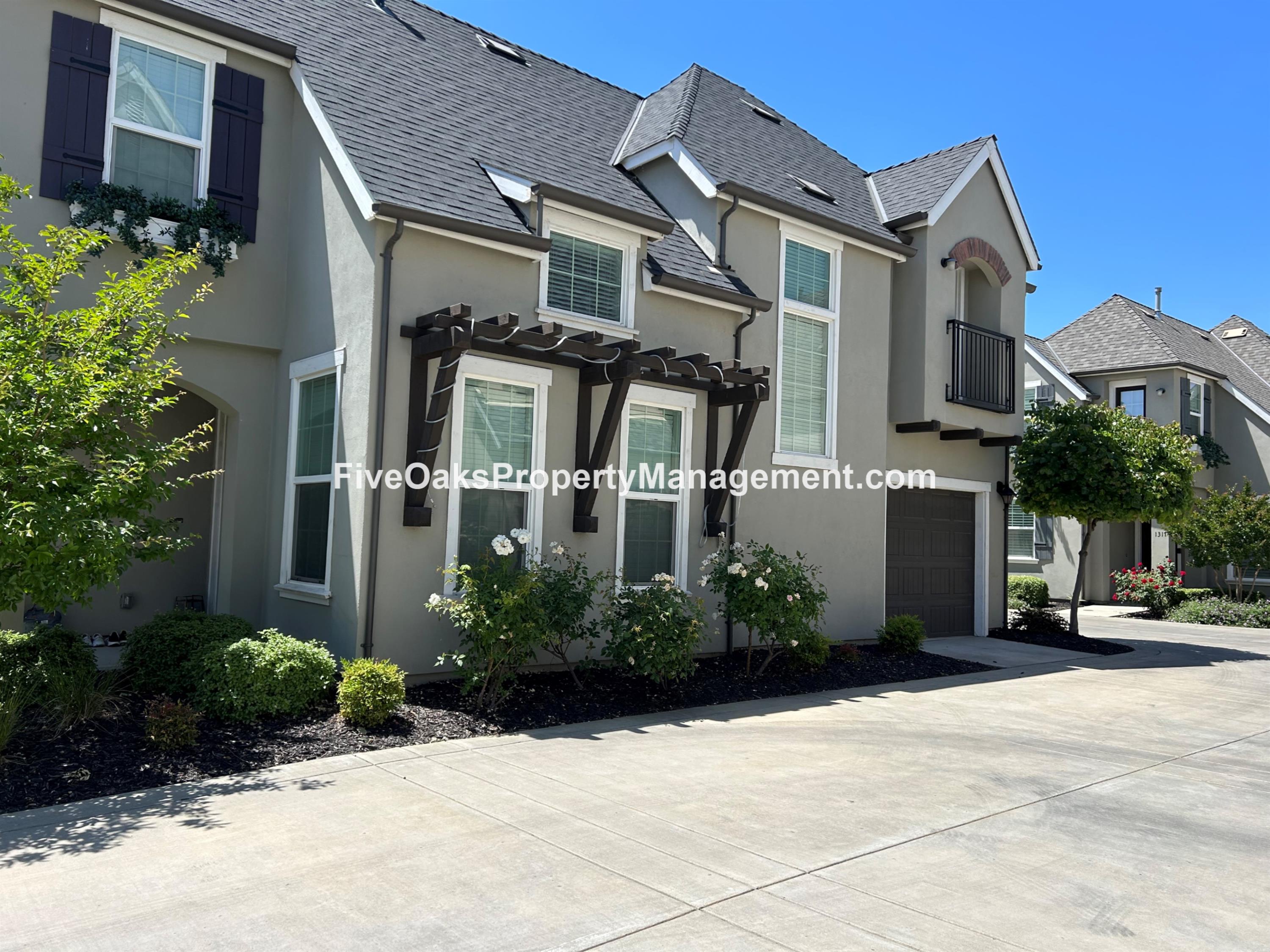 Roseville House: 1208 Lavande Dr