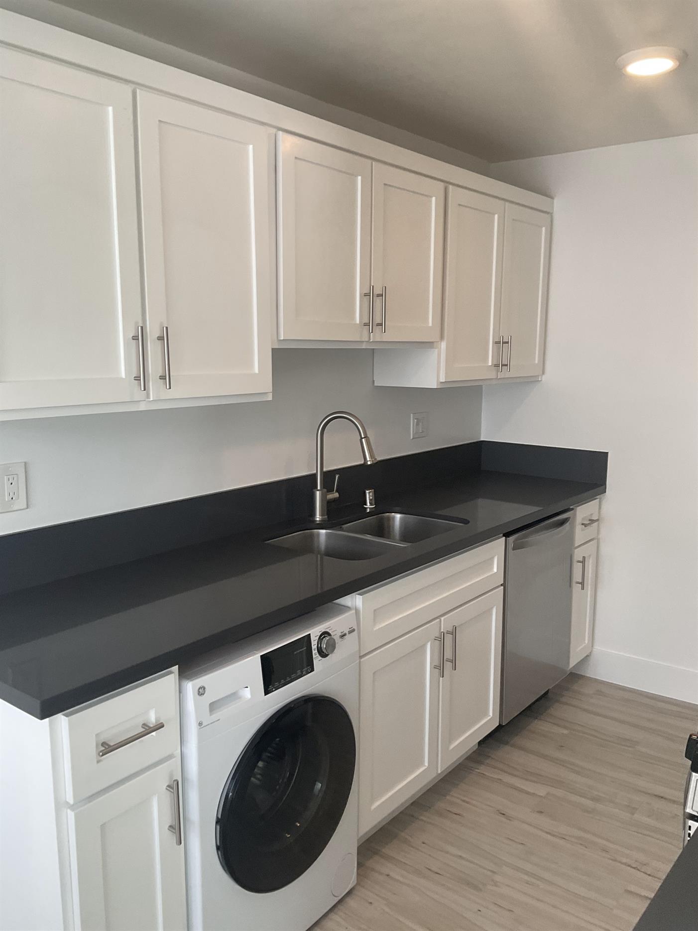 Long Beach Apartment: 5136 E Livingston Dr