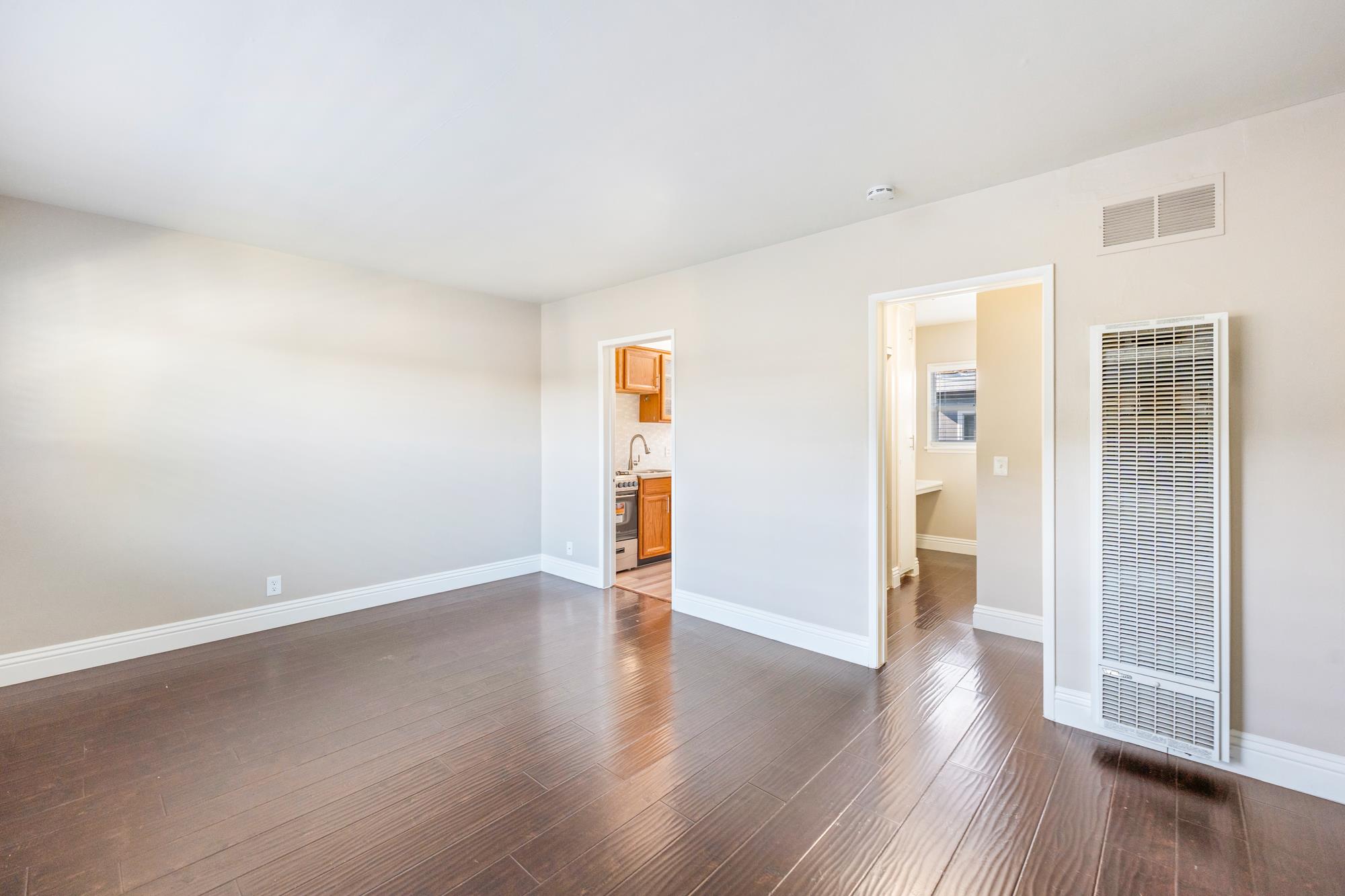 Long Beach Apartment: 440 Orange Ave