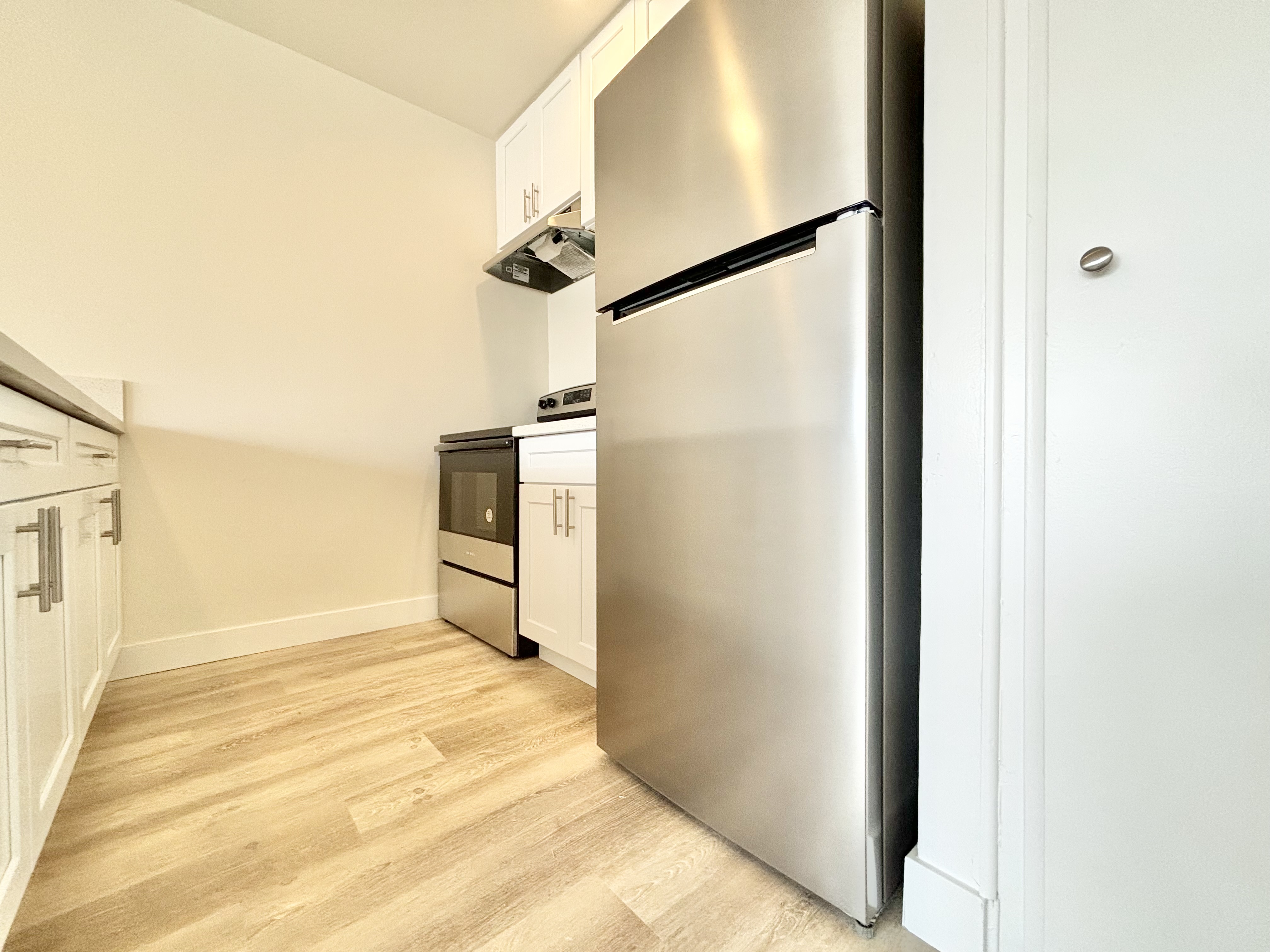 Los Angeles Apartment: 1784 N Sycamore Ave
