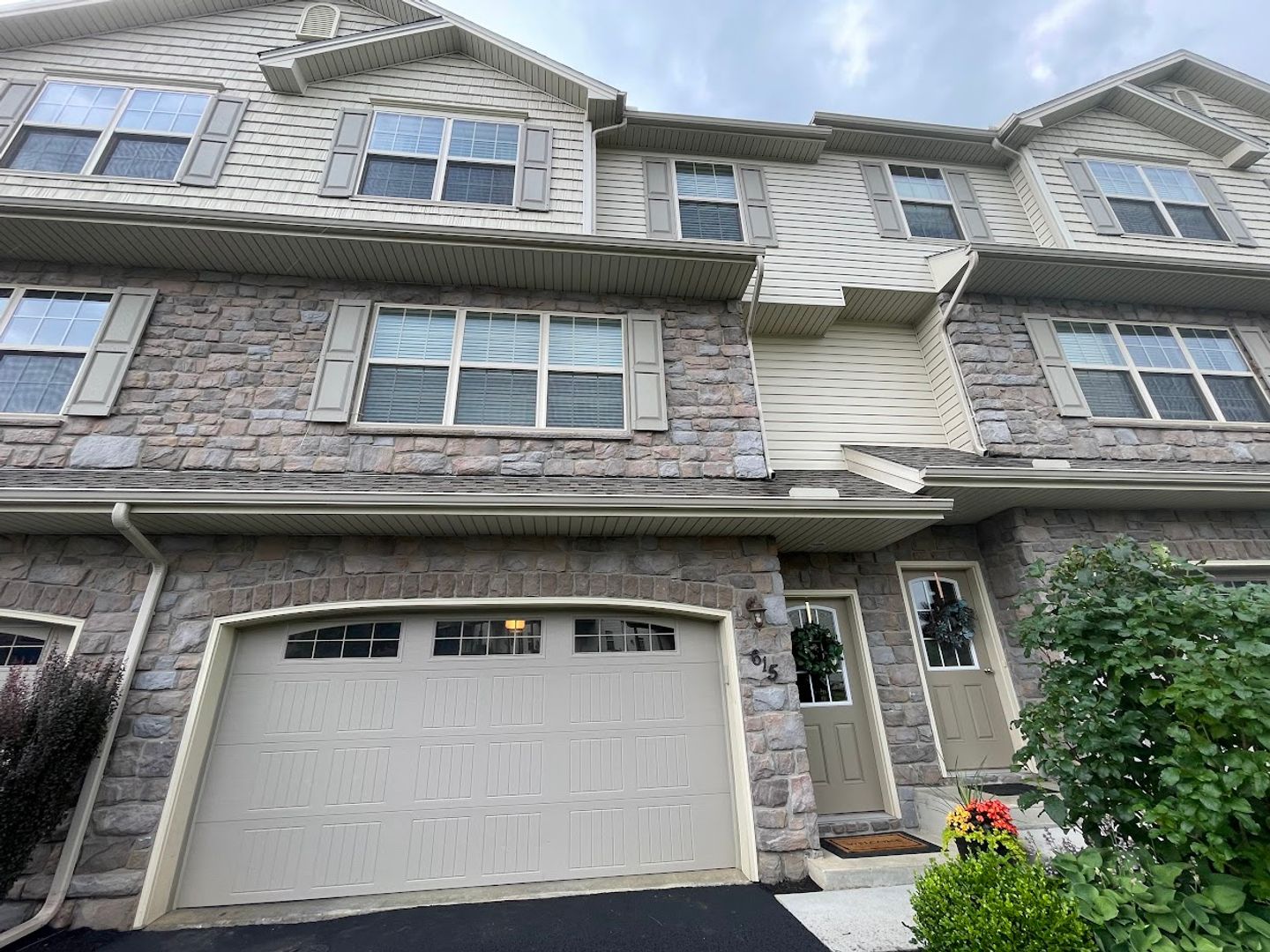 Mechanicsburg House: 615 Keswick Ct