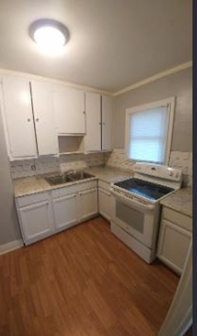 Lexington House: 119 Bermuda Ave (Z1)