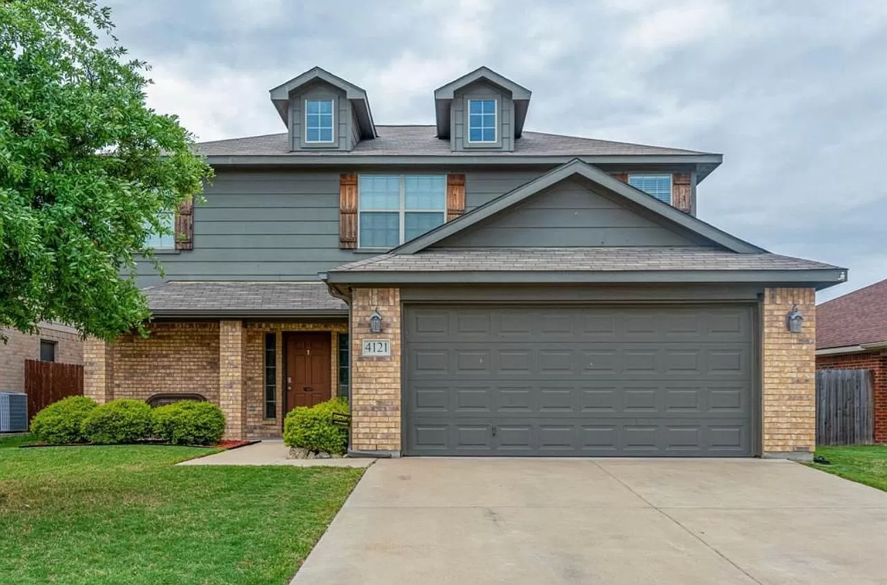 Fort Worth House: 4121 Mantis St