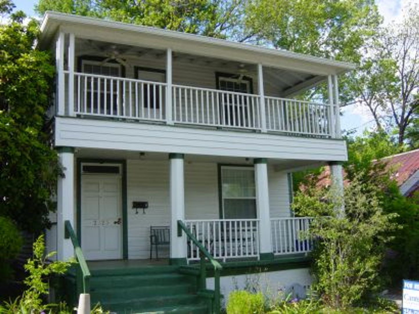 Columbia House: 2323 Stark Street