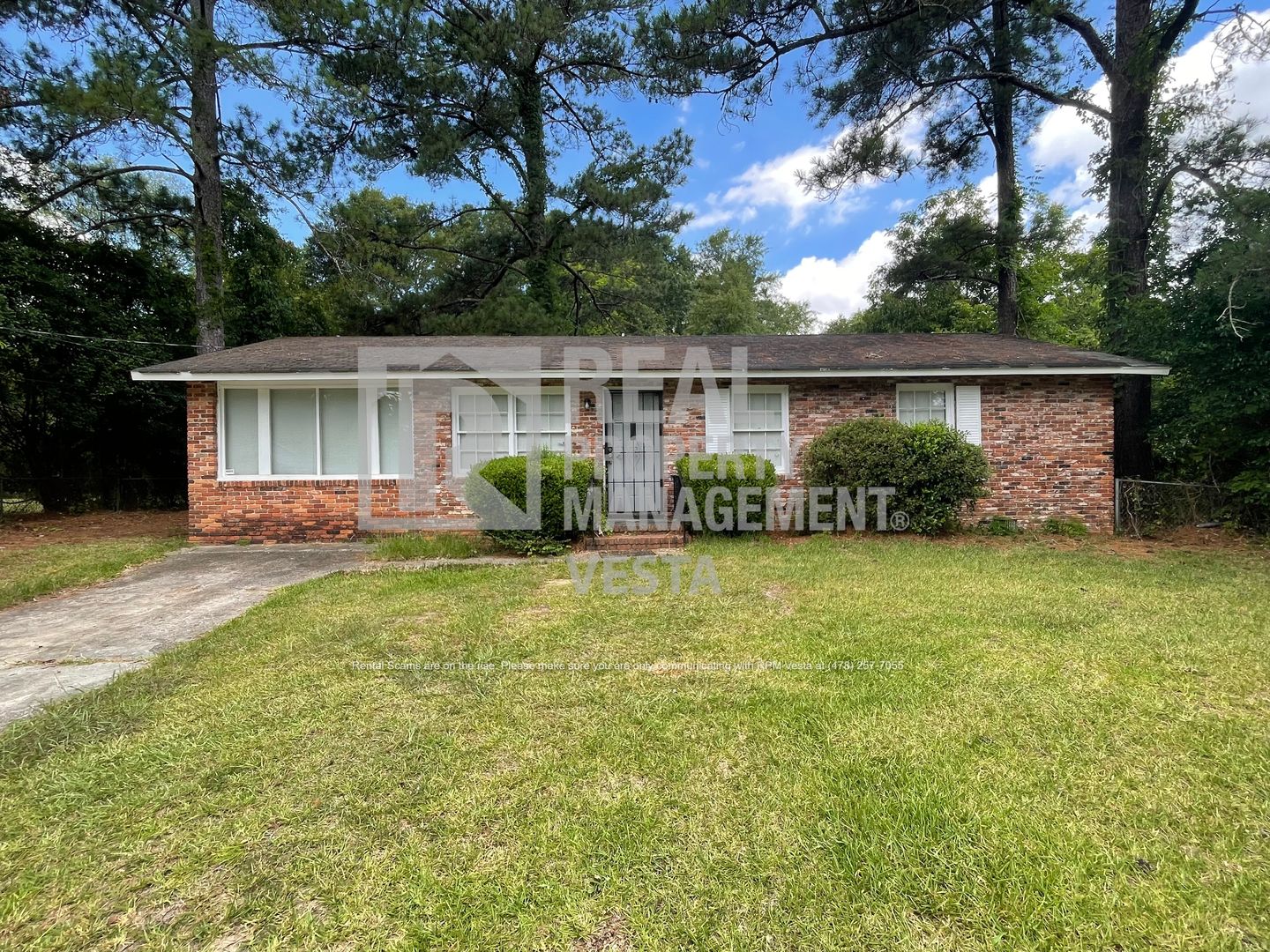 Macon House: 2410 Dapleton Drive