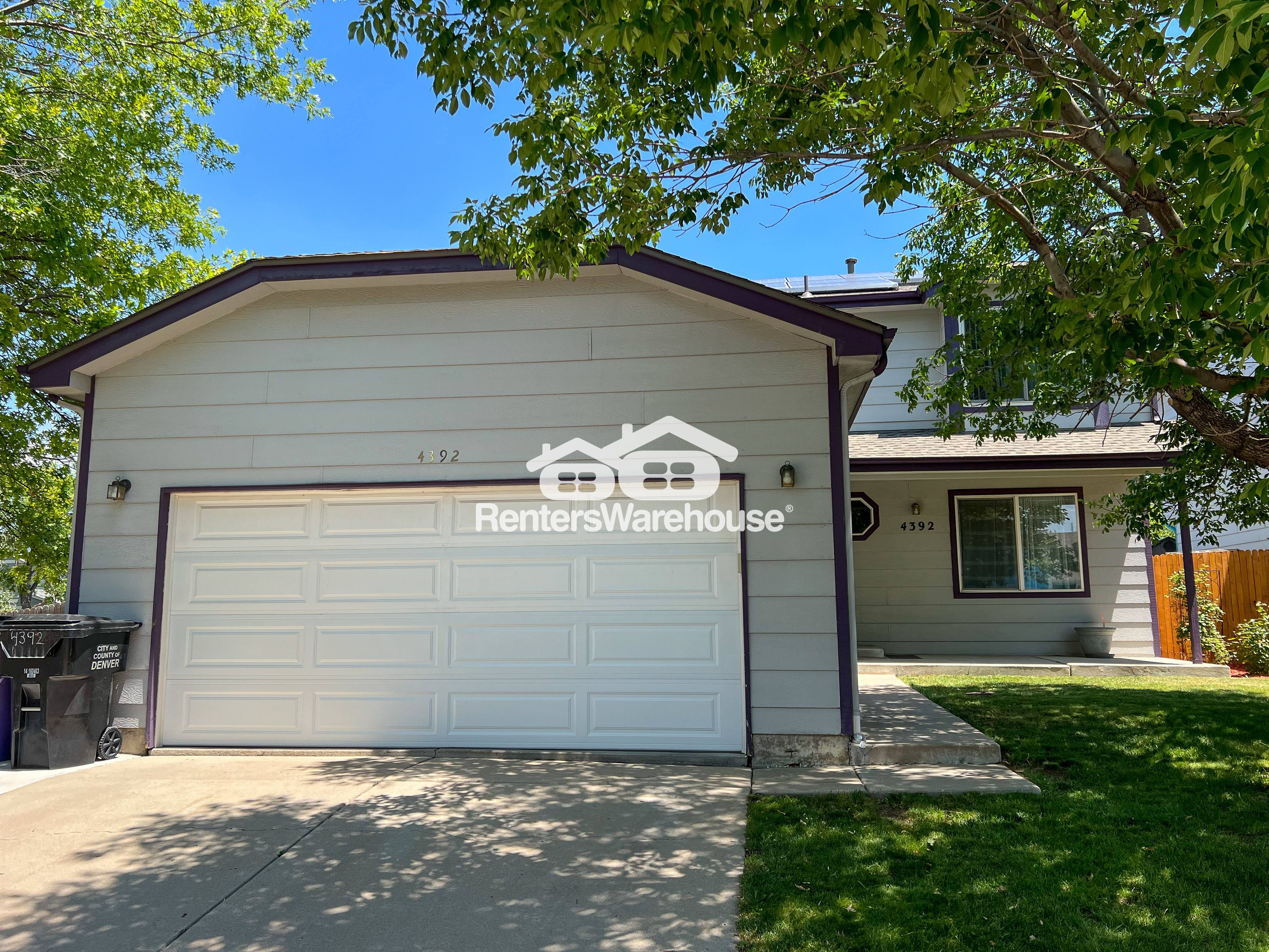 Denver House: 4392 Deephaven Ct