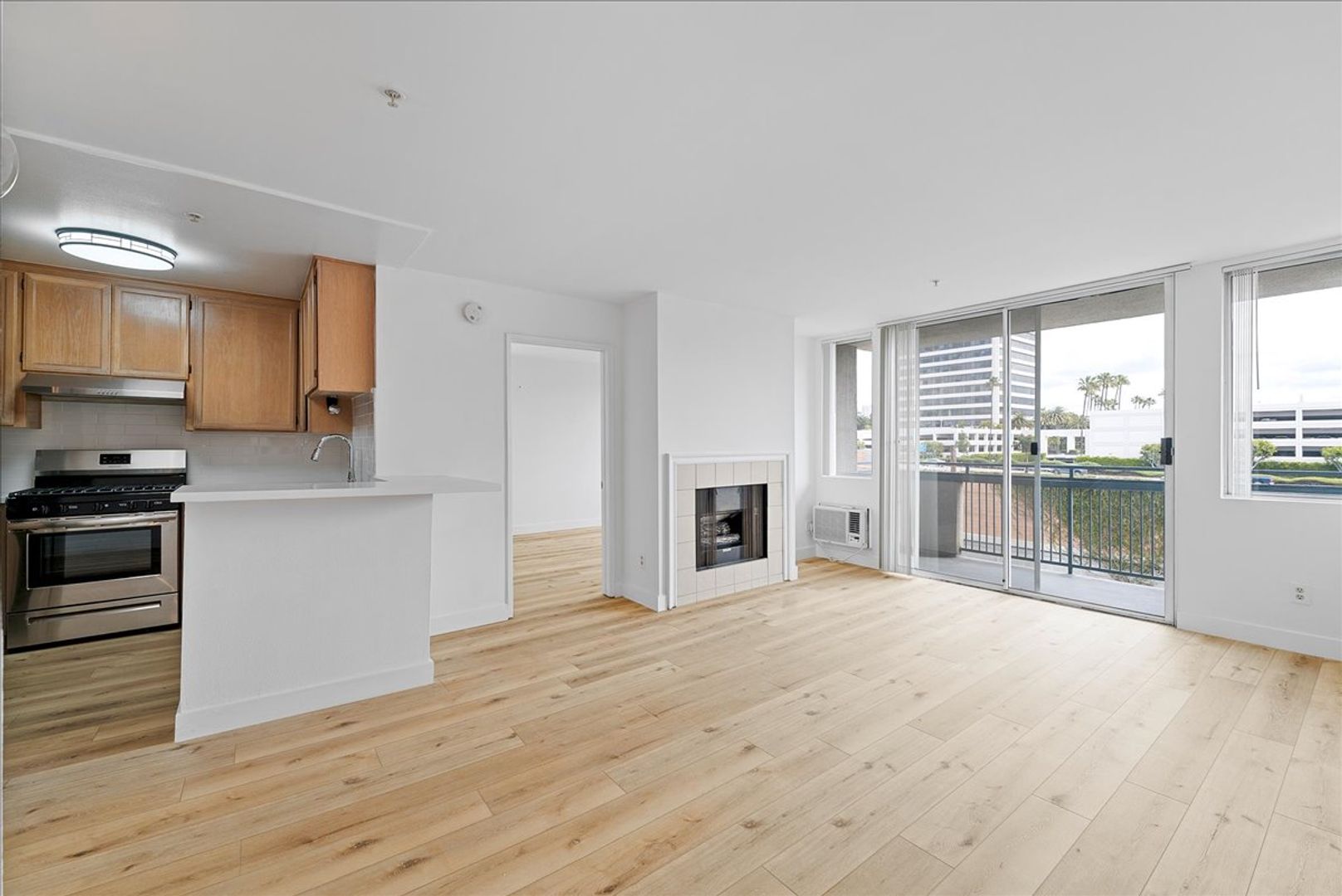 Los Angeles Apartment: 1785 Beloit Ave