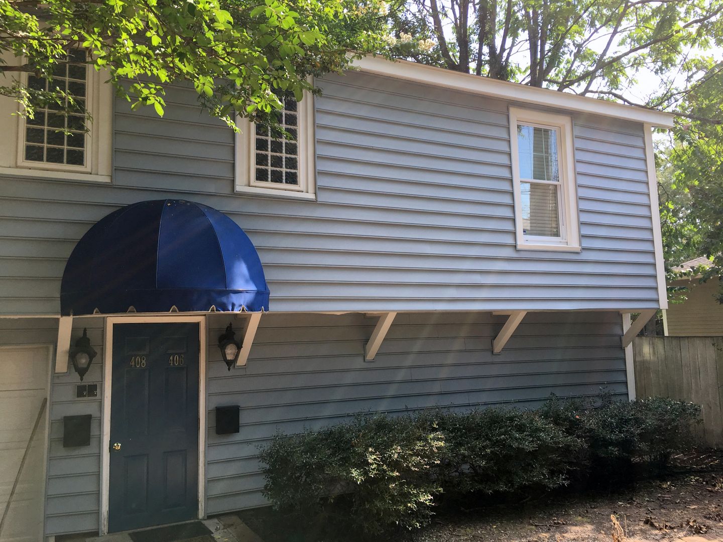 Columbia House: 406 Maple Street