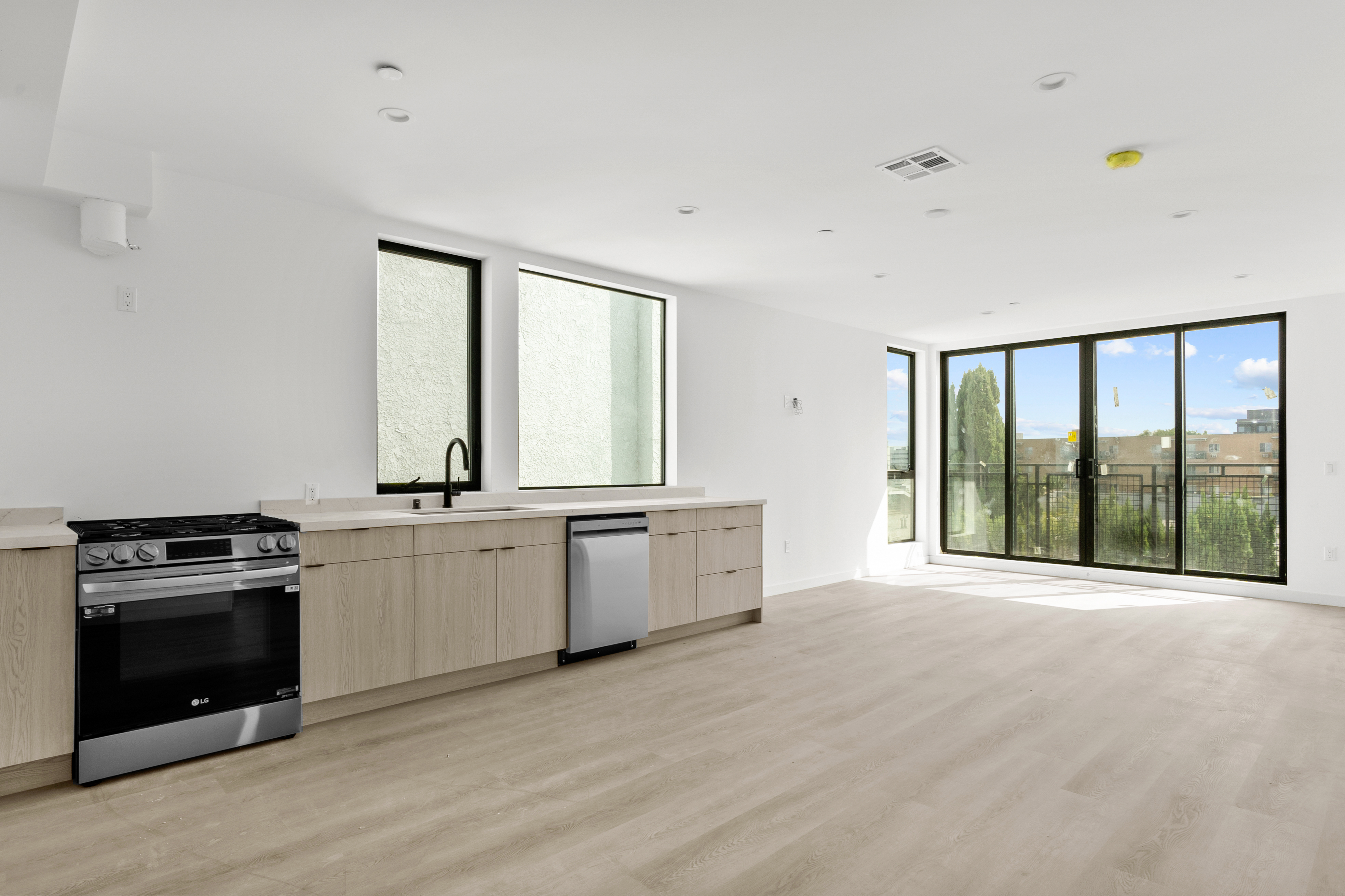 Los Angeles Condo: 3755 S Canfield Ave.