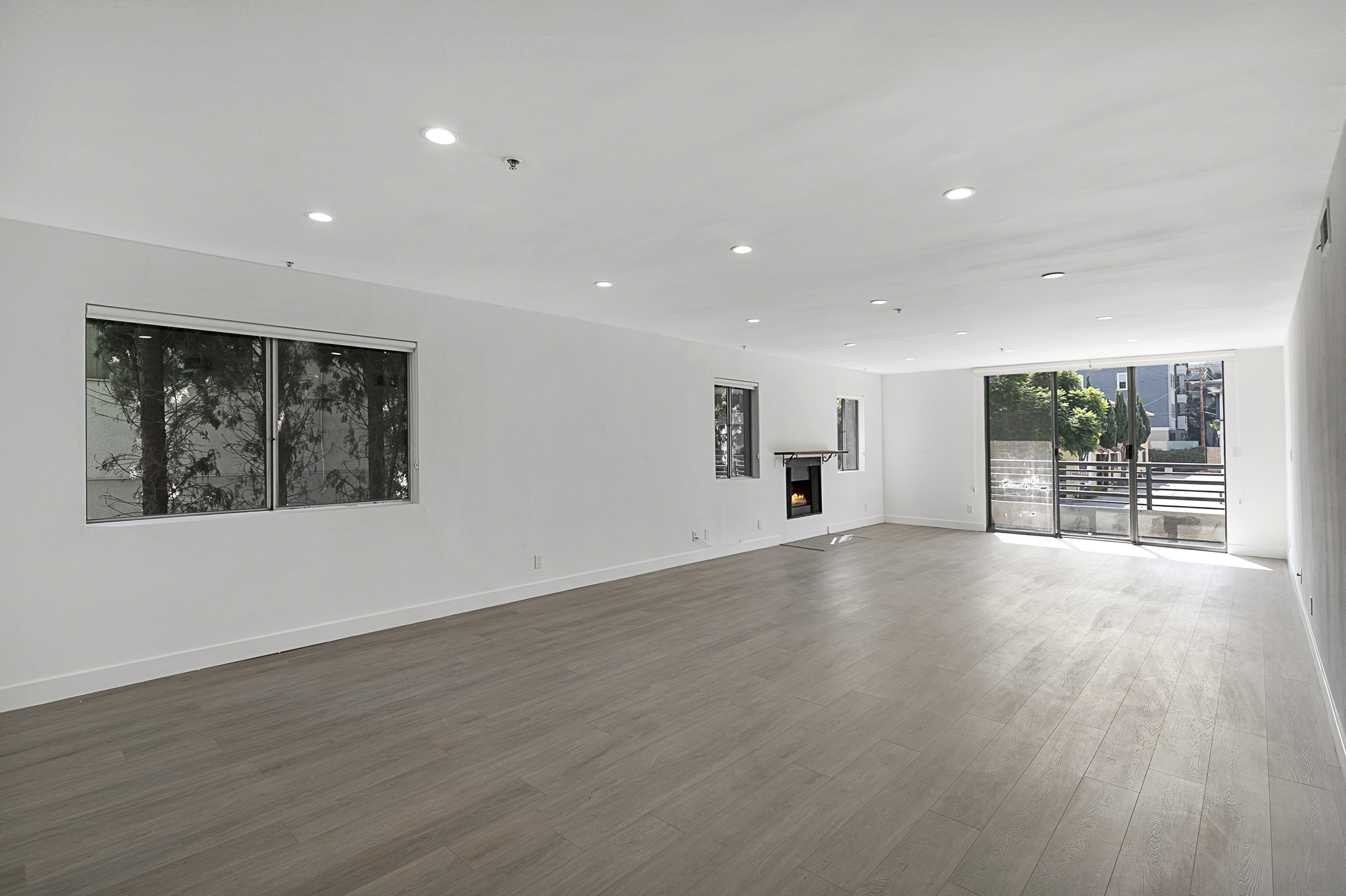 Los Angeles Condo: 1616 Brockton Ave