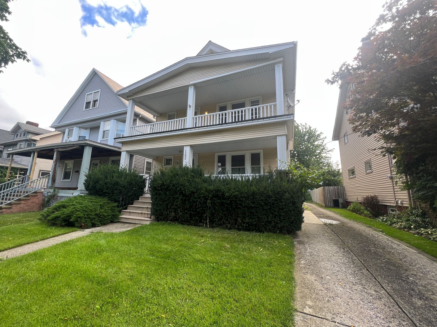 Lakewood House: 1285 Cook Avenue Lower