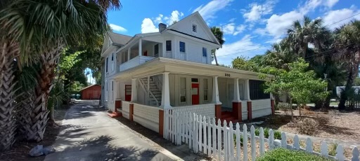Deland Condo: 330 S Woodland Blvd