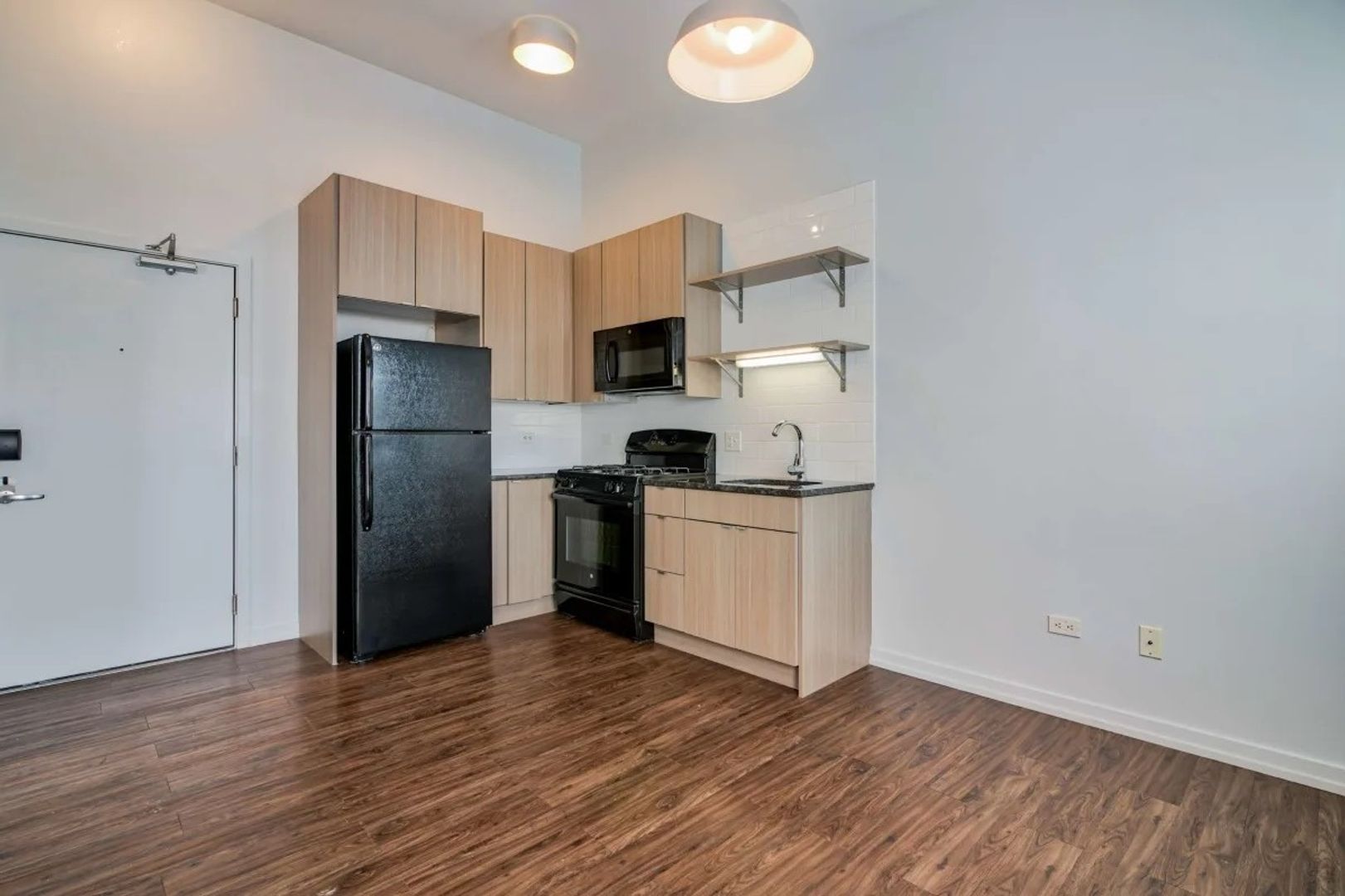 Chicago Apartment: 5051 N Kenmore Ave