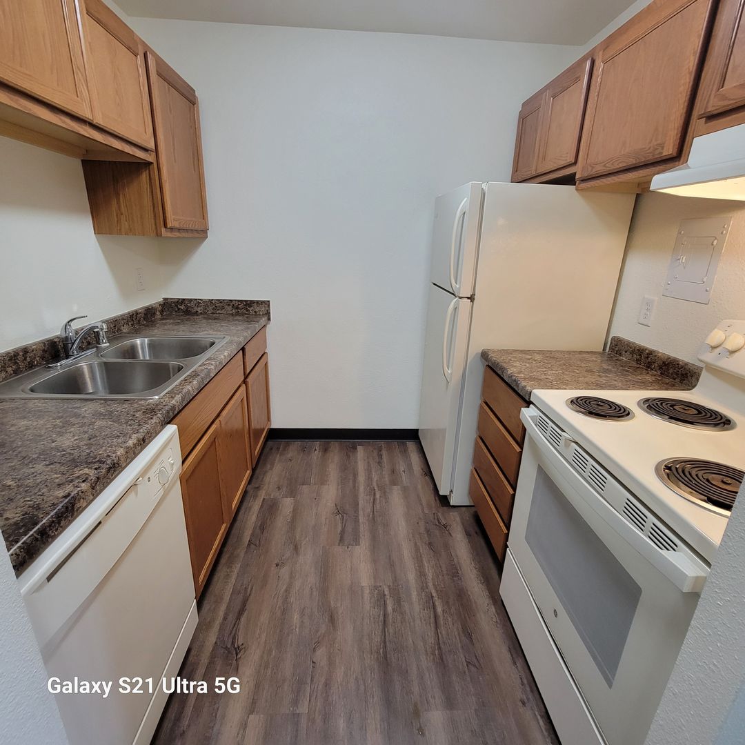 Sun Prairie Apartment: 242 Amber Trl