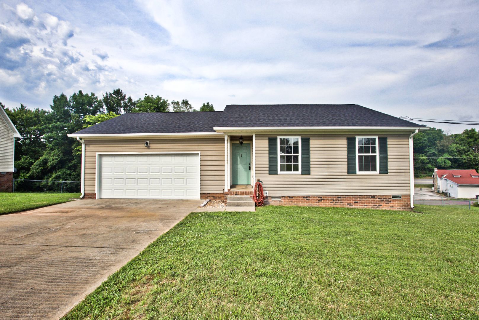 Clarksville House: 238 Audrea Ln