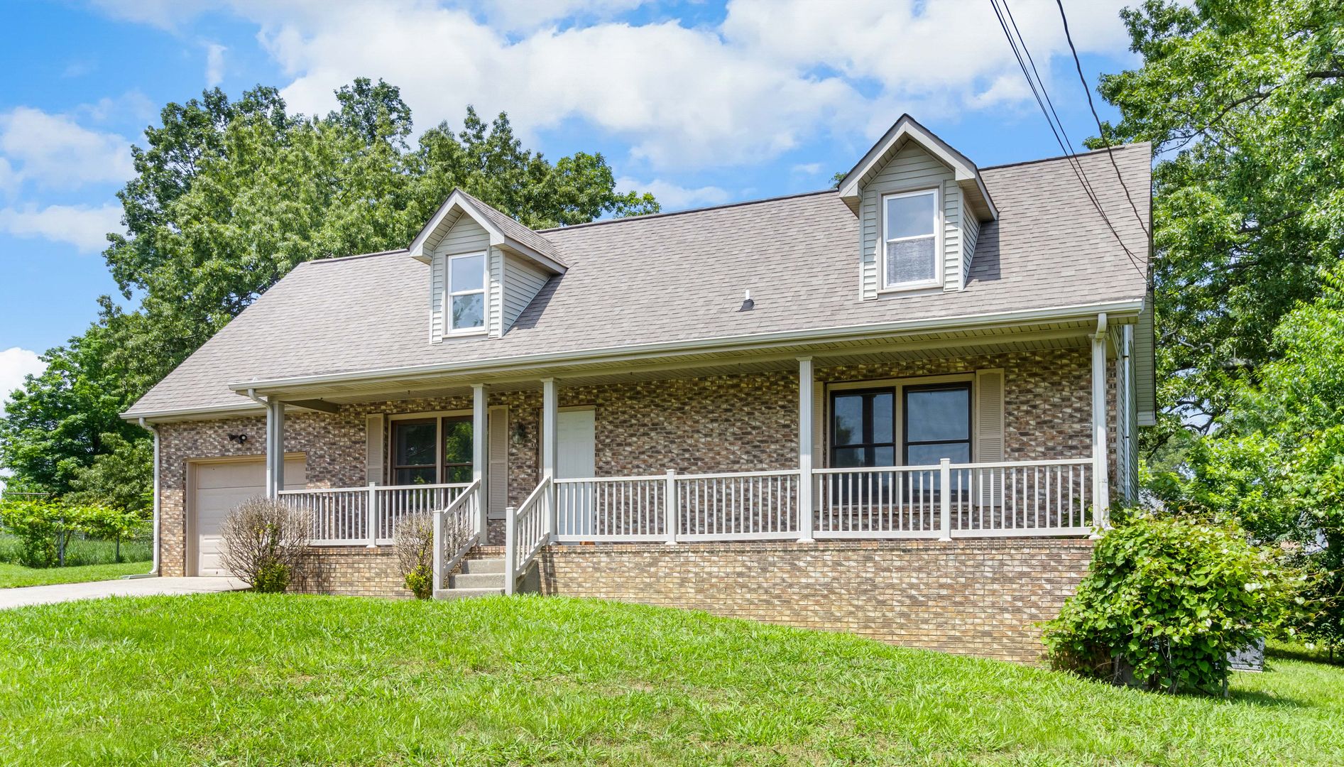 Clarksville House: 203 Quail Ridge Rd