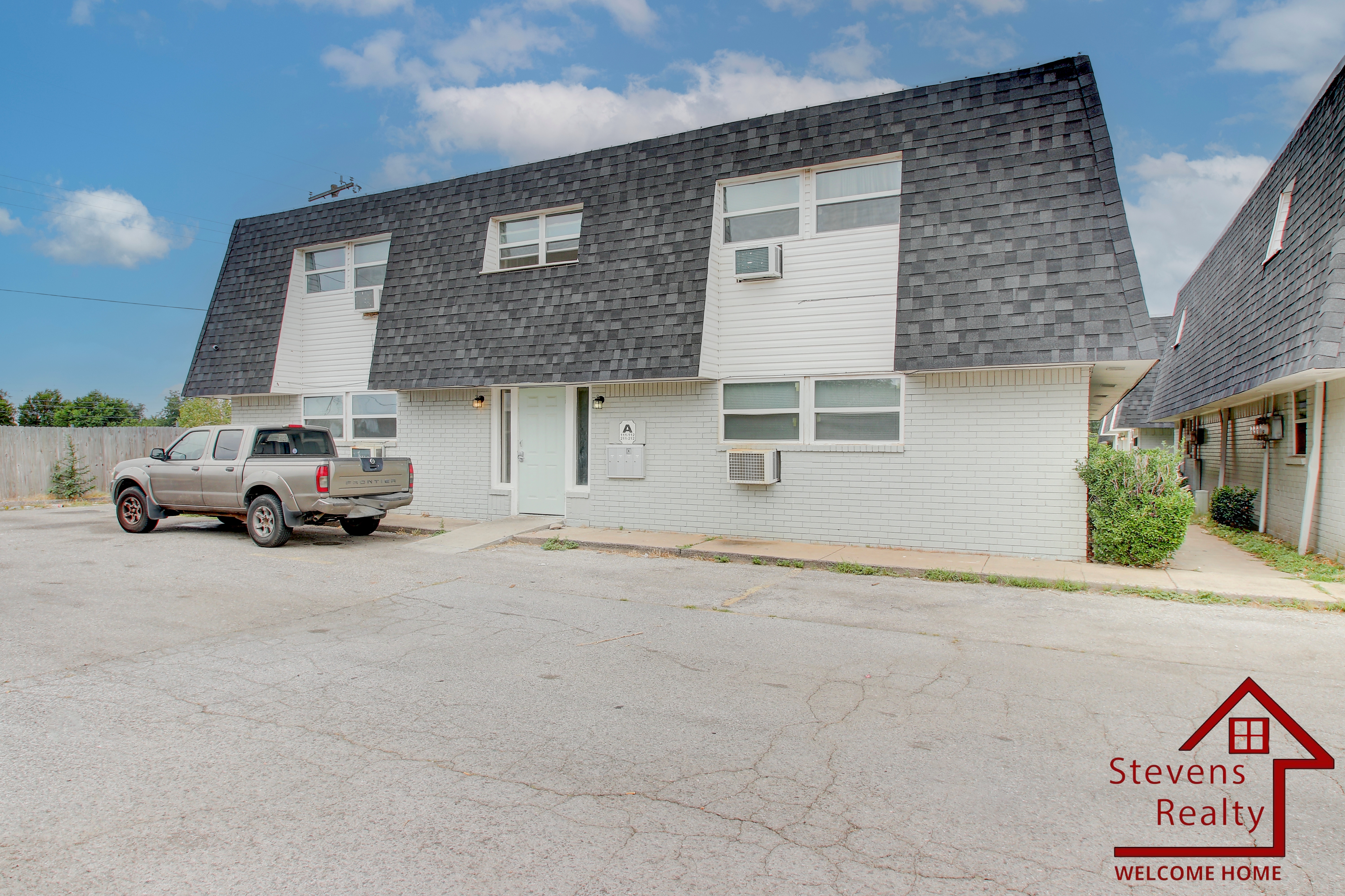 Lawton Apartment: 2110 NW Lindy Ave