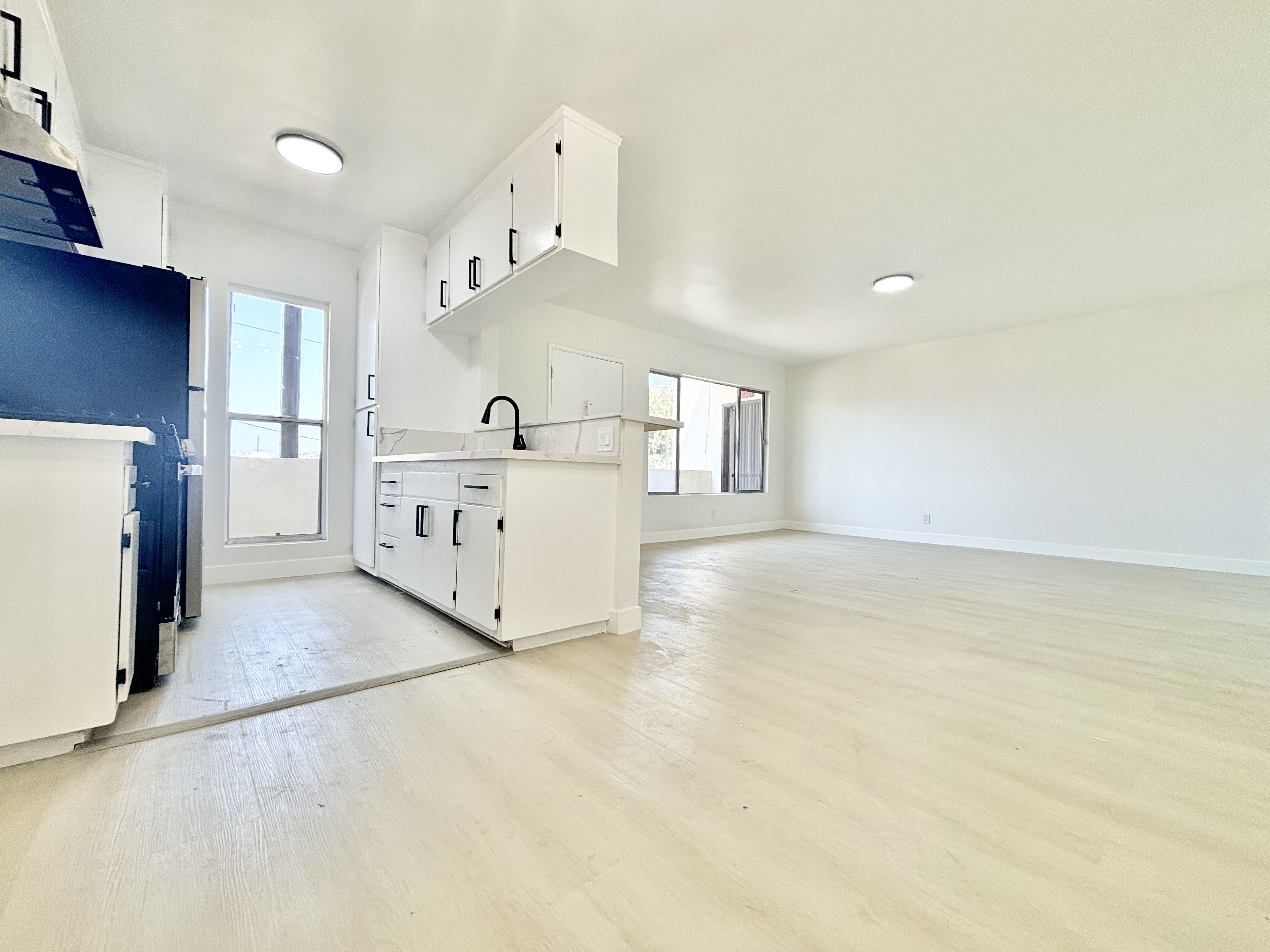 Inglewood Condo: 700 Glenway Dr.