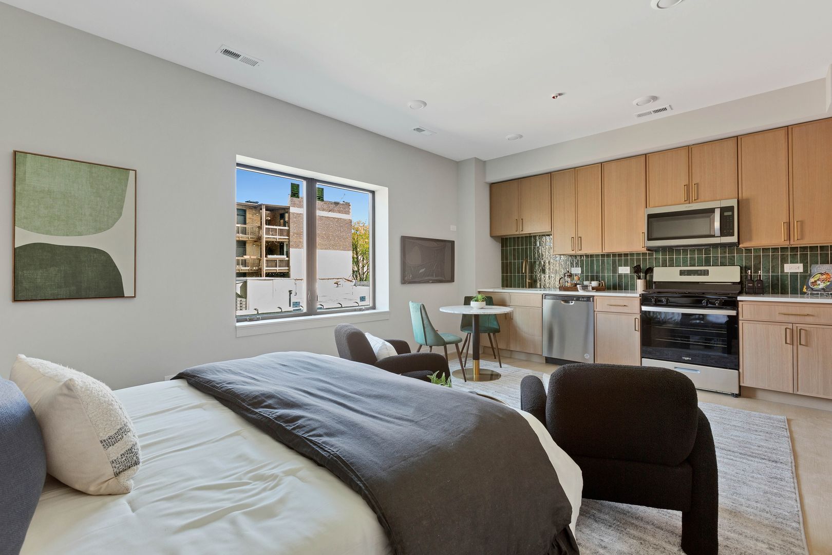 Chicago Apartment: 4102 N Sheridan Rd