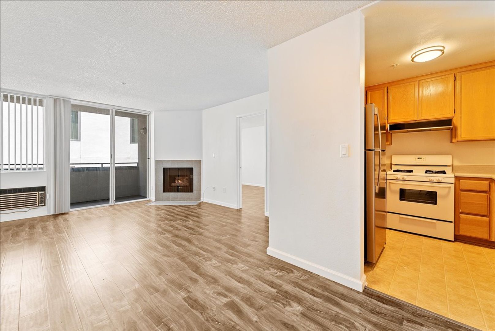 Los Angeles Apartment: 1785 Beloit Ave