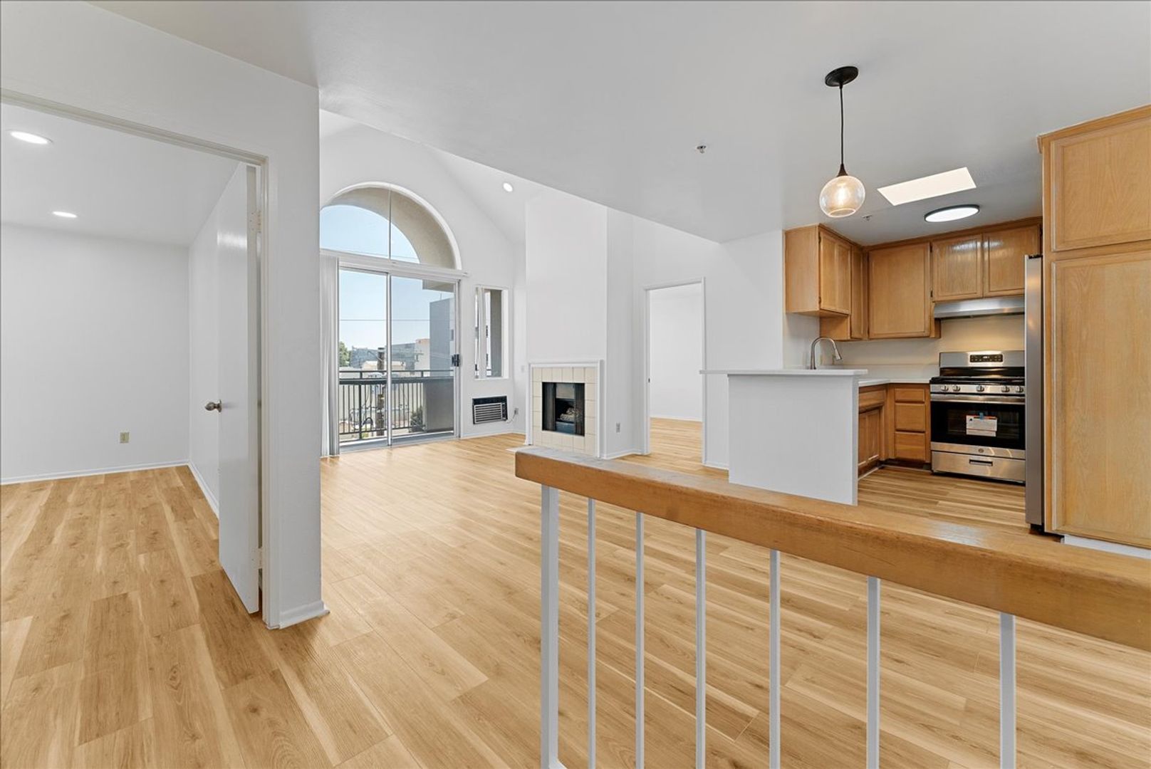 Los Angeles Apartment: 1785 Beloit Ave