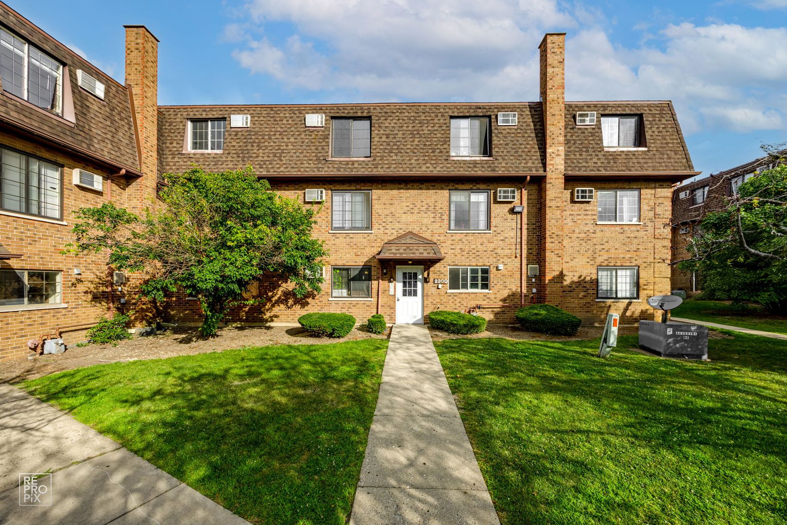 Glendale Heights Condo: 2300 Century Point Lane -