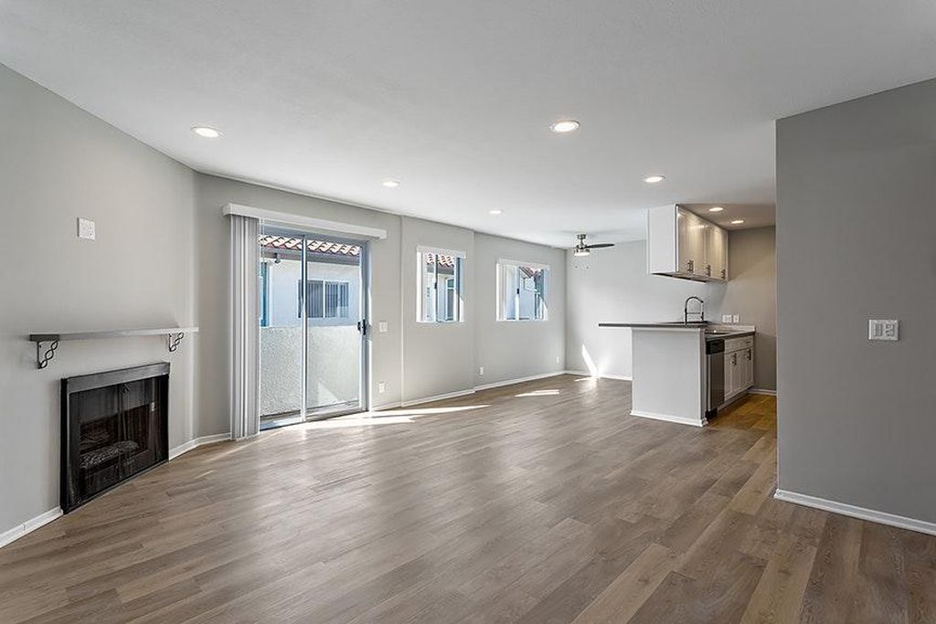 Los Angeles Apartment: 1216 S Corning St