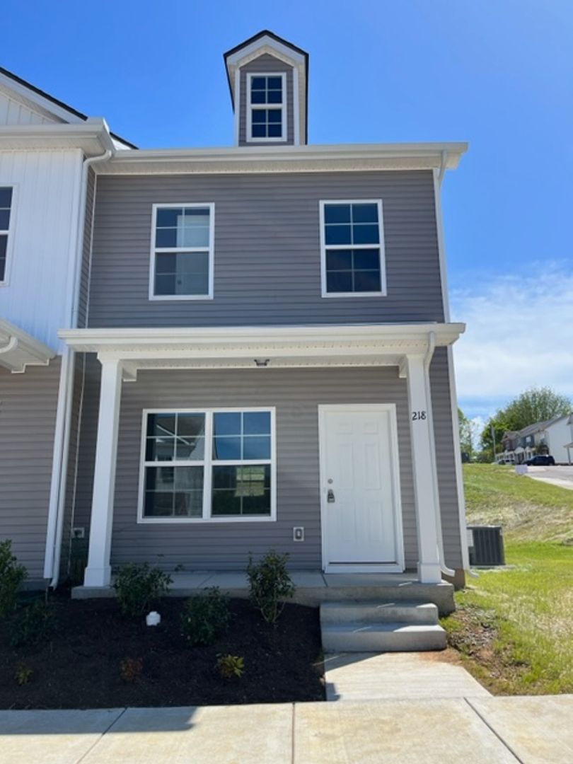 Columbia House: 218 Tara Ct