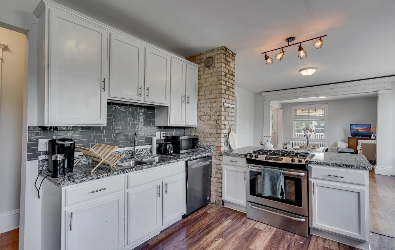 Minneapolis Condo: 2501 Garfield Ave